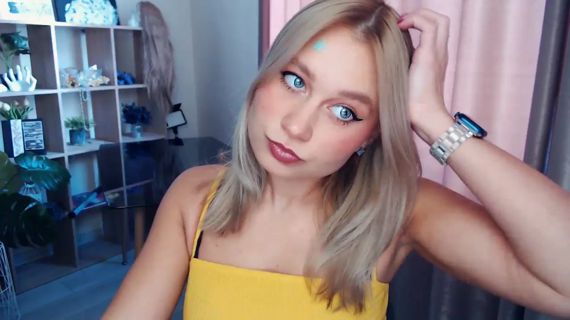 Gallery image thumbnail from Kukla_kolduna's myfreecams stream on, 11/16/2025, 08:58 image 4 of 20