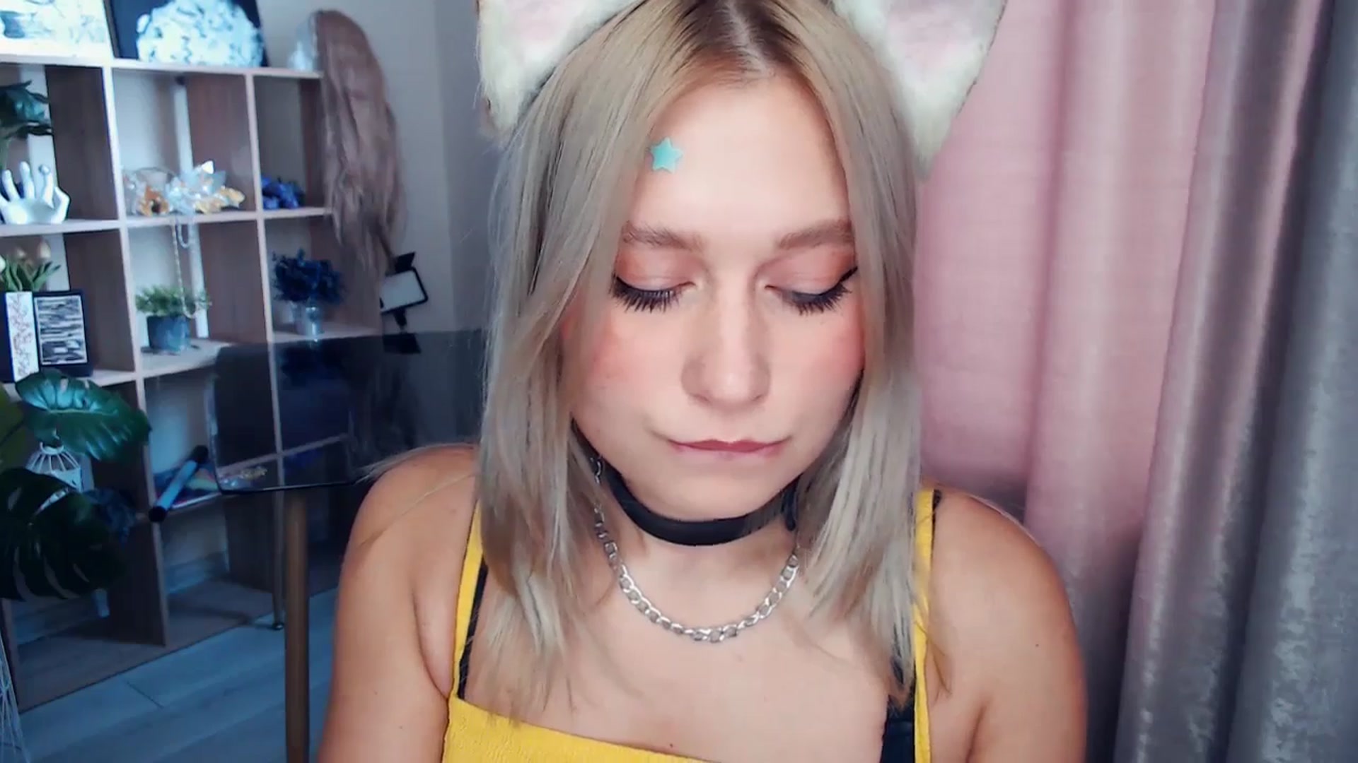 Gallery image thumbnail from Kukla_kolduna's myfreecams stream on, 11/16/2025, 11:44 image 17 of 20