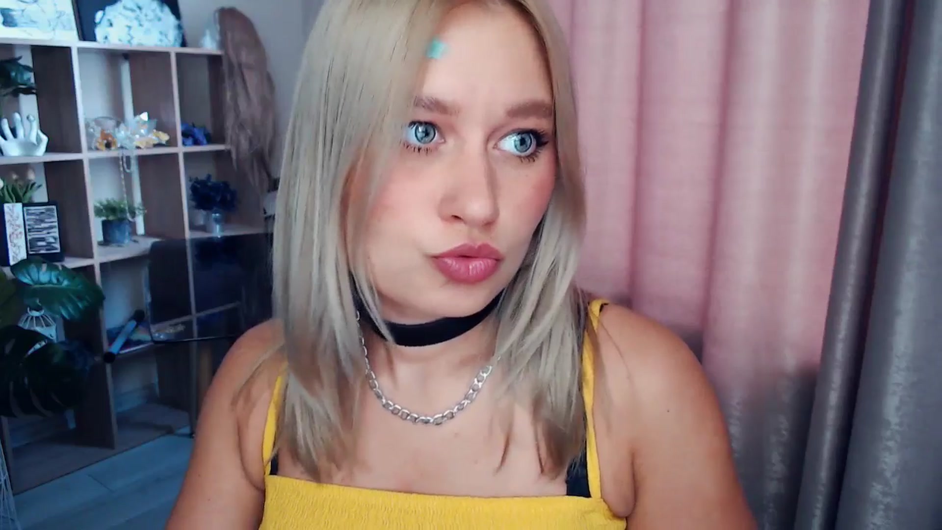 Gallery image thumbnail from Kukla_kolduna's myfreecams stream on, 11/16/2025, 11:44 image 14 of 20