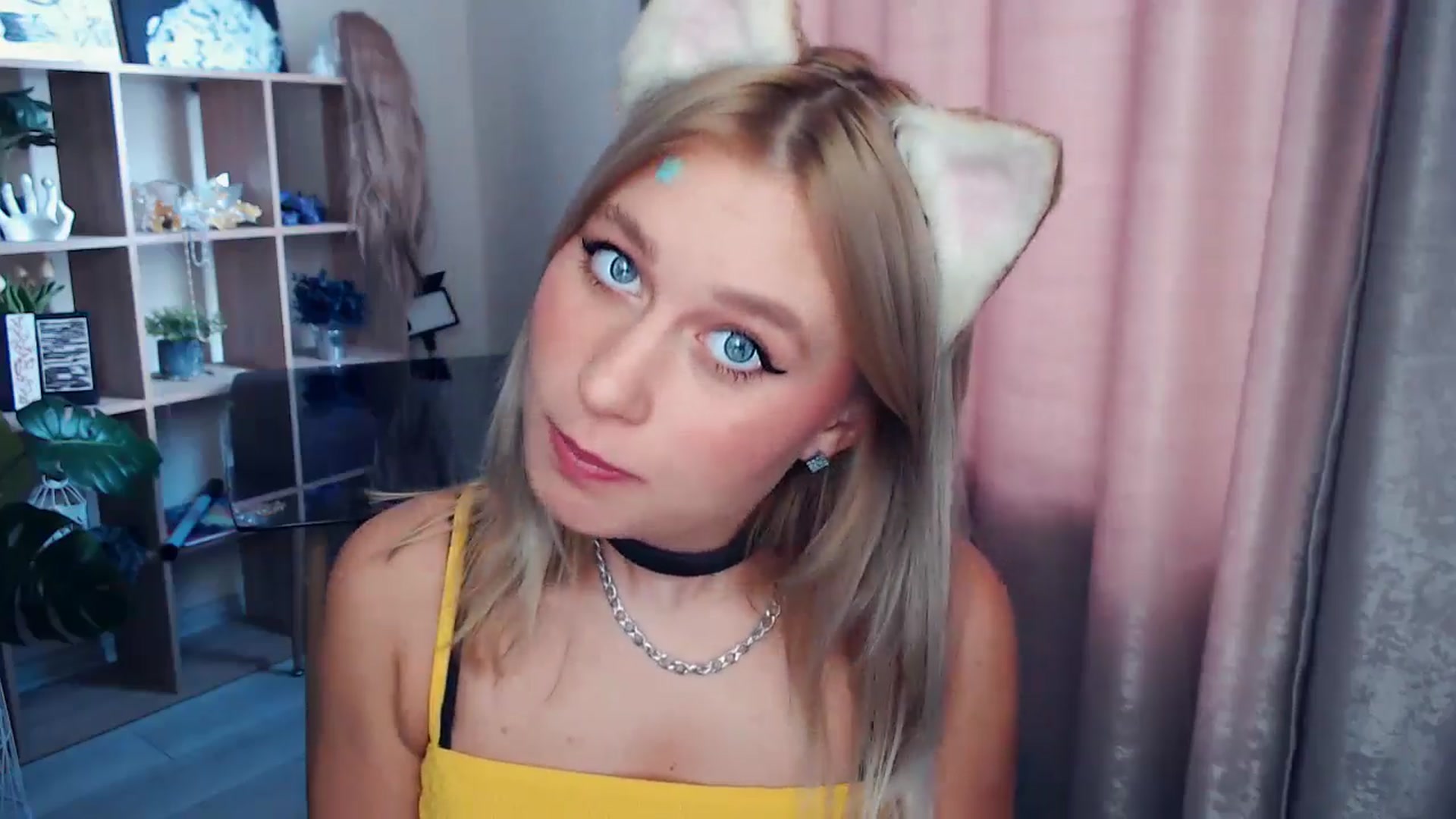 Gallery image thumbnail from Kukla_kolduna's myfreecams stream on, 11/16/2025, 11:44 image 15 of 20