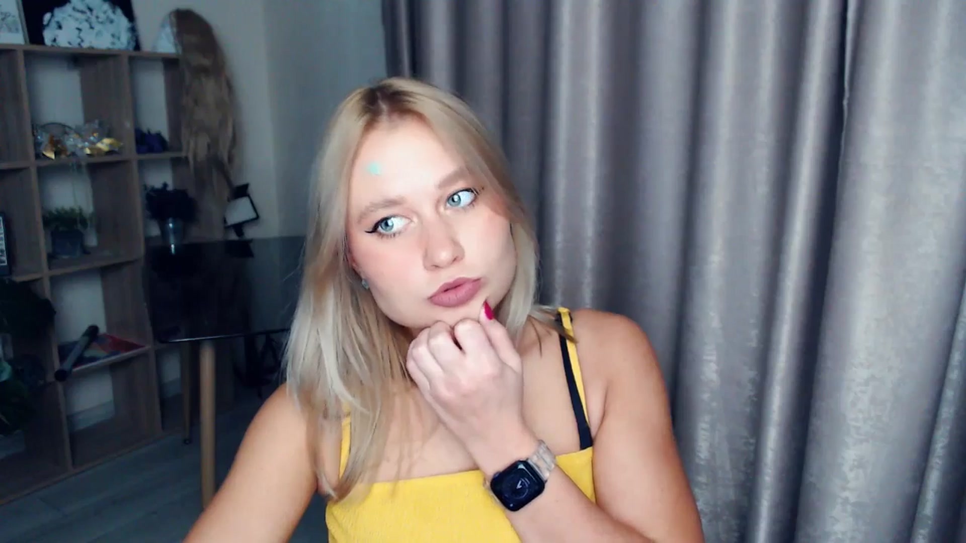 Gallery image thumbnail from Kukla_kolduna's myfreecams stream on, 11/16/2025, 17:36 image 12 of 20