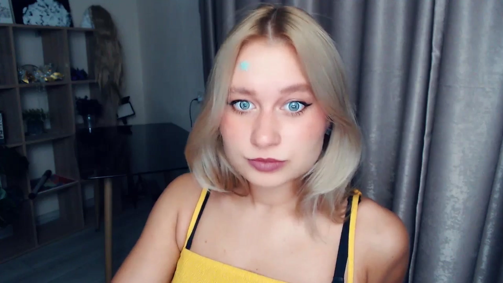 Gallery image thumbnail from Kukla_kolduna's myfreecams stream on, 11/16/2025, 17:36 image 8 of 20