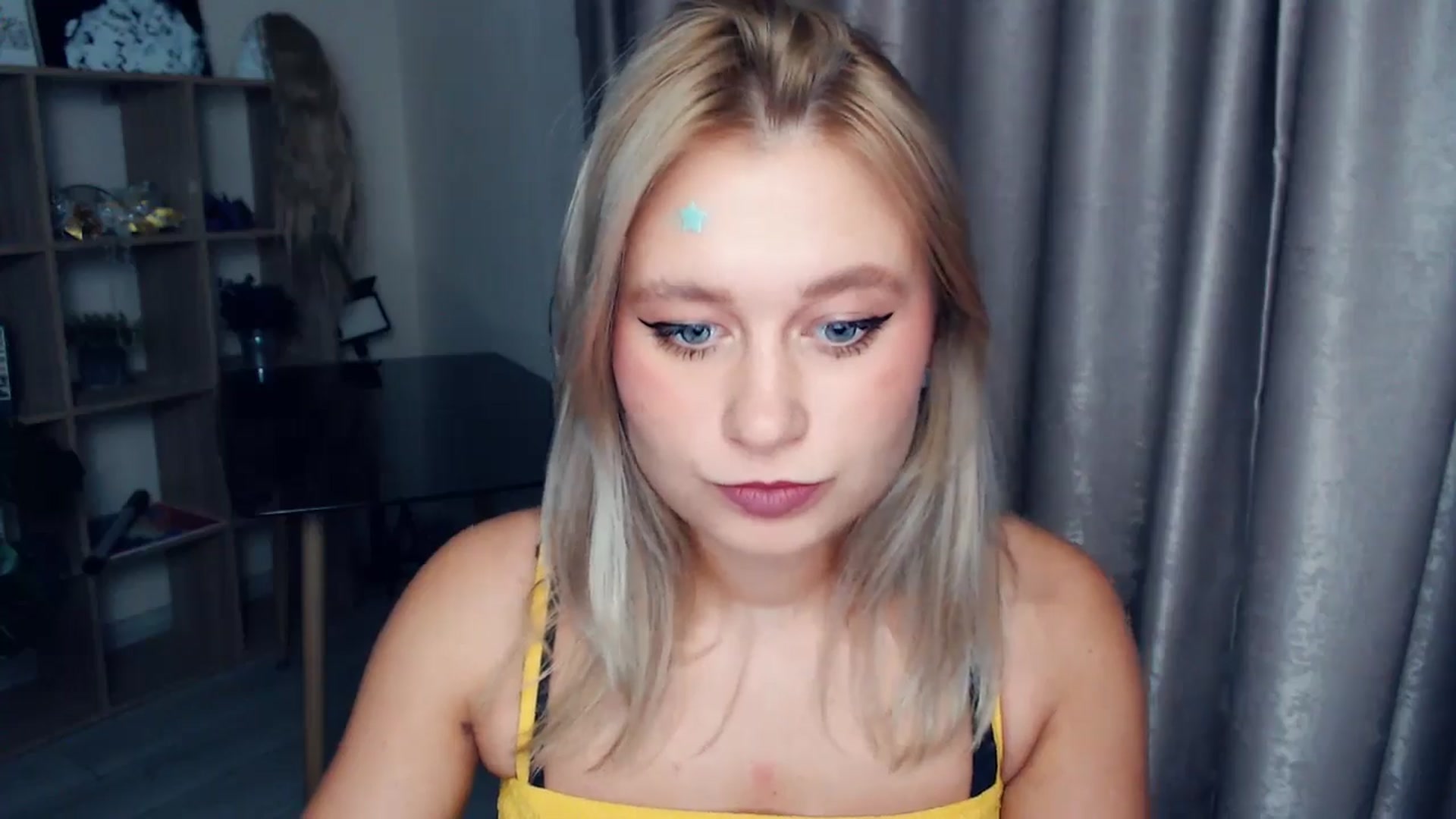 Gallery image thumbnail from Kukla_kolduna's myfreecams stream on, 11/16/2025, 17:36 image 16 of 20