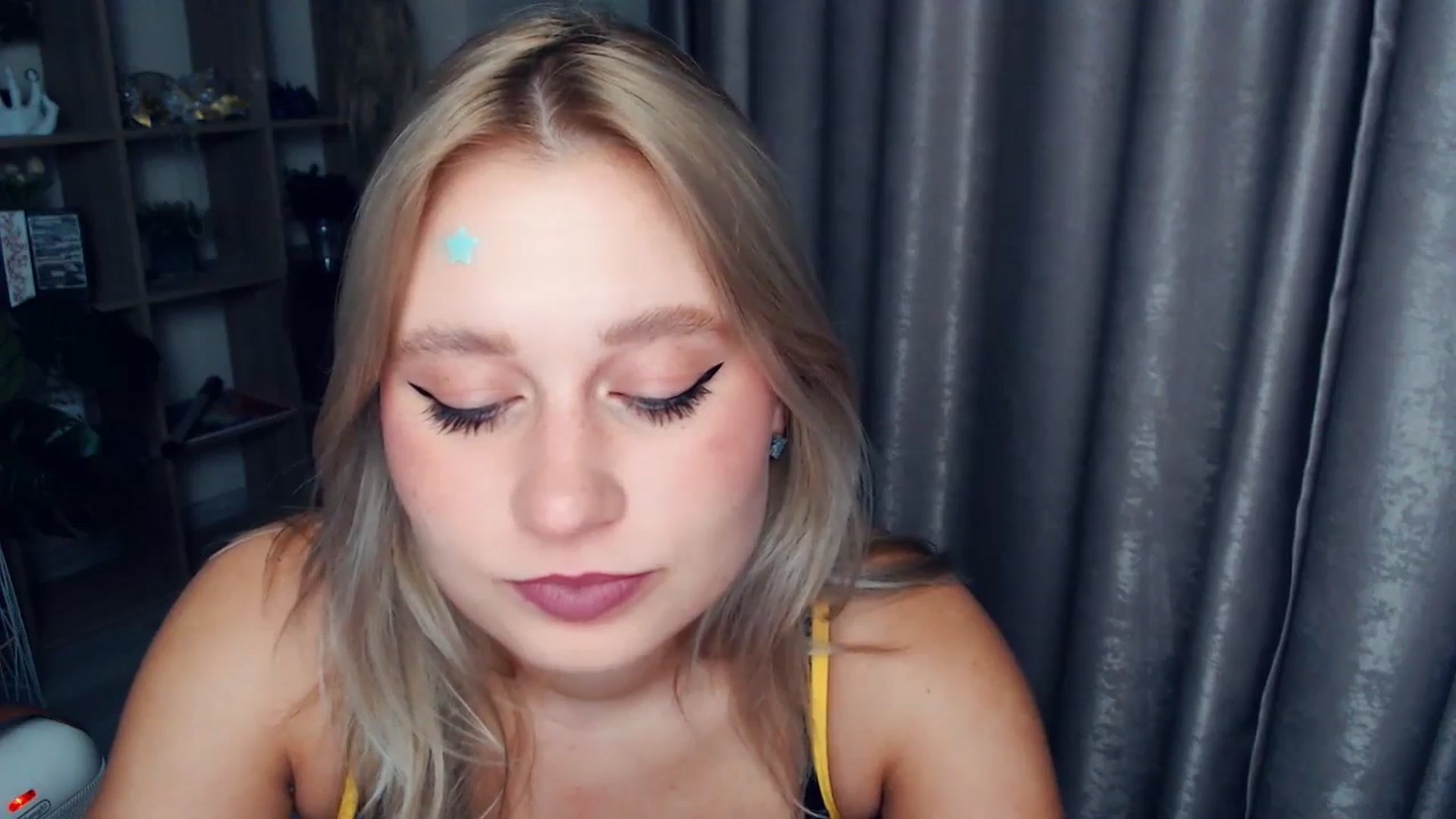 Gallery image thumbnail from Kukla_kolduna's myfreecams stream on, 11/16/2025, 17:36 image 5 of 20