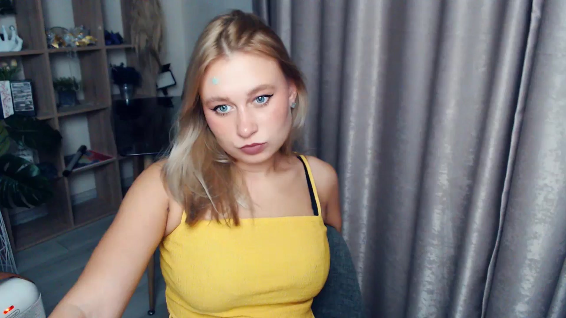 Gallery image thumbnail from Kukla_kolduna's myfreecams stream on, 11/16/2025, 17:36 image 4 of 20