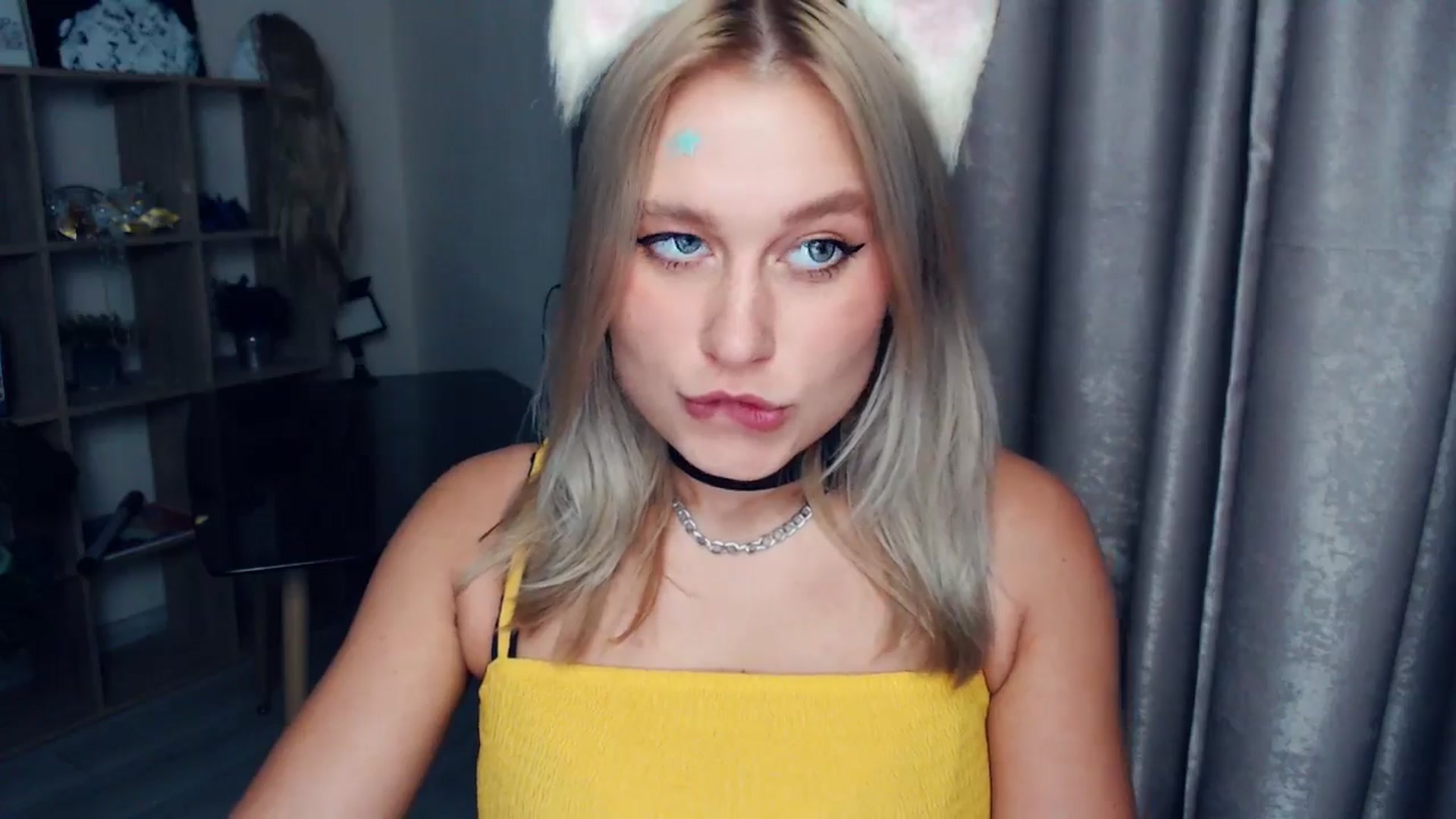 Gallery image thumbnail from Kukla_kolduna's myfreecams stream on, 11/16/2025, 18:28 image 13 of 20