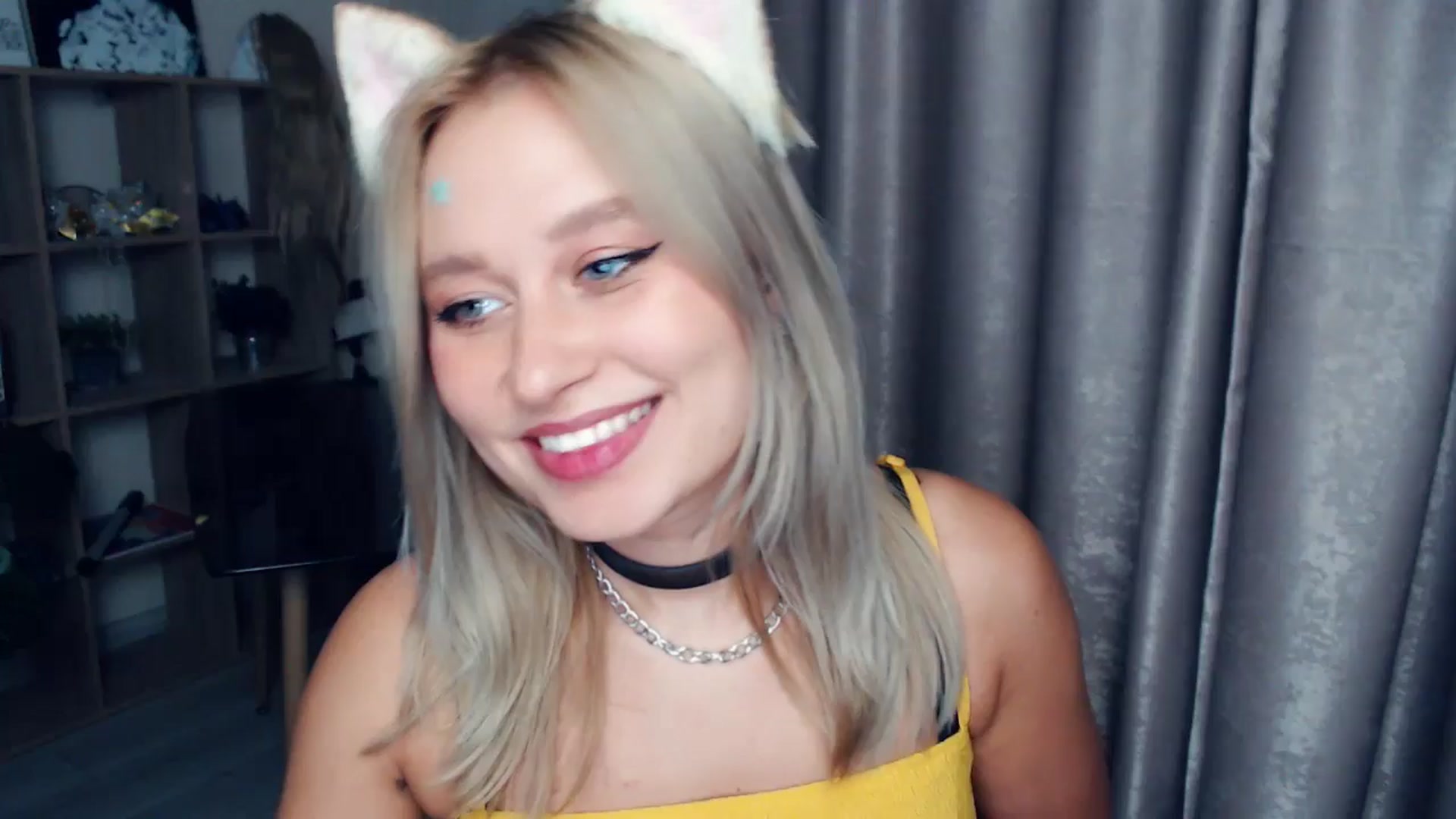 Gallery image thumbnail from Kukla_kolduna's myfreecams stream on, 11/16/2025, 18:28 image 14 of 20