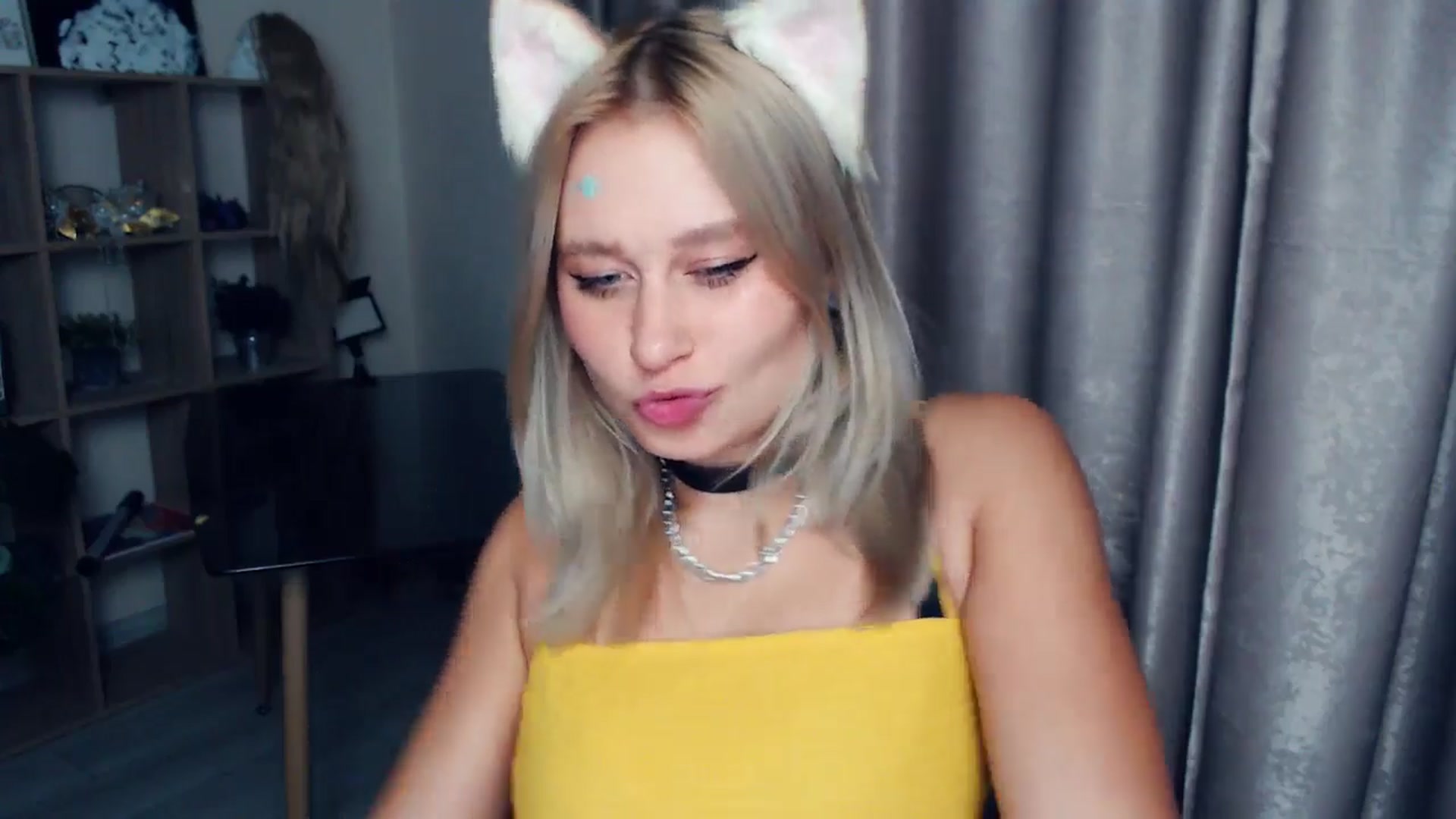 Gallery image thumbnail from Kukla_kolduna's myfreecams stream on, 11/16/2025, 18:28 image 18 of 20