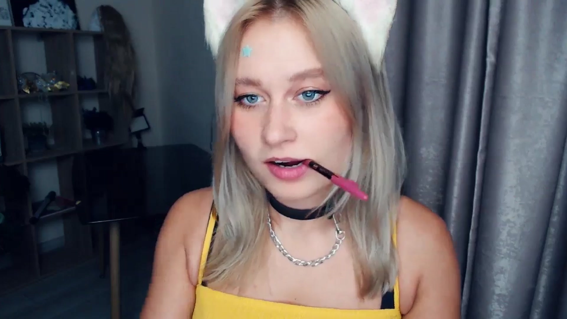 Gallery image thumbnail from Kukla_kolduna's myfreecams stream on, 11/16/2025, 18:28 image 20 of 20
