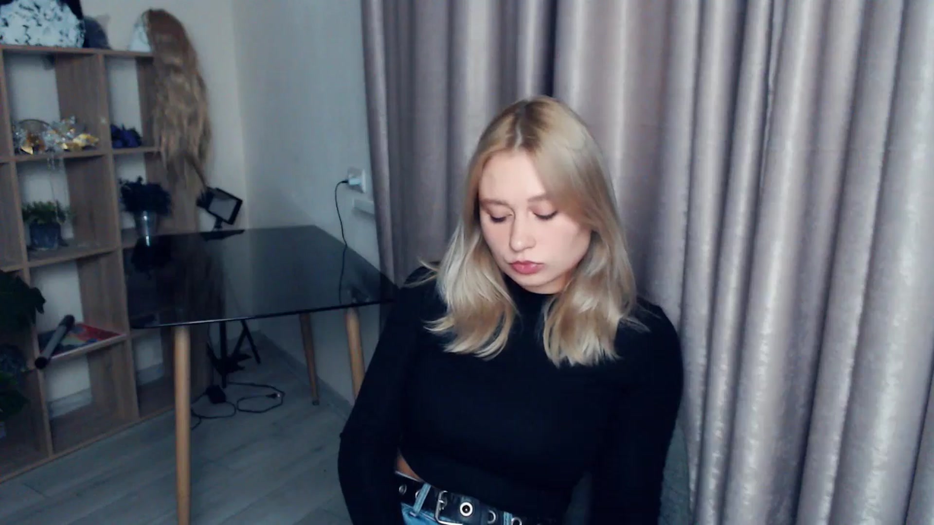Gallery image thumbnail from Kukla_kolduna's myfreecams stream on, 11/19/2025, 18:11 image 9 of 20