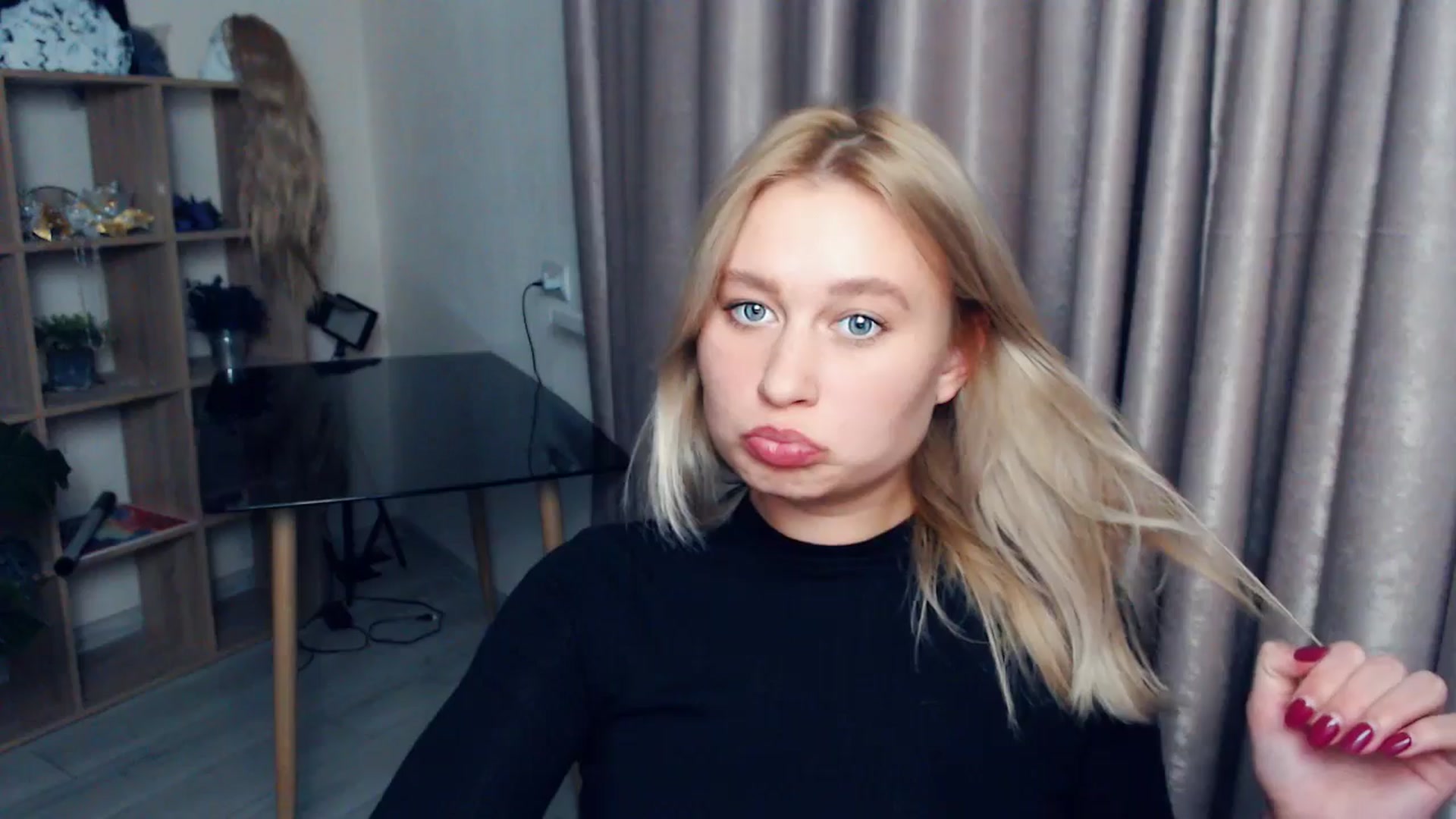 Gallery image thumbnail from Kukla_kolduna's myfreecams stream on, 11/19/2025, 18:11 image 6 of 20