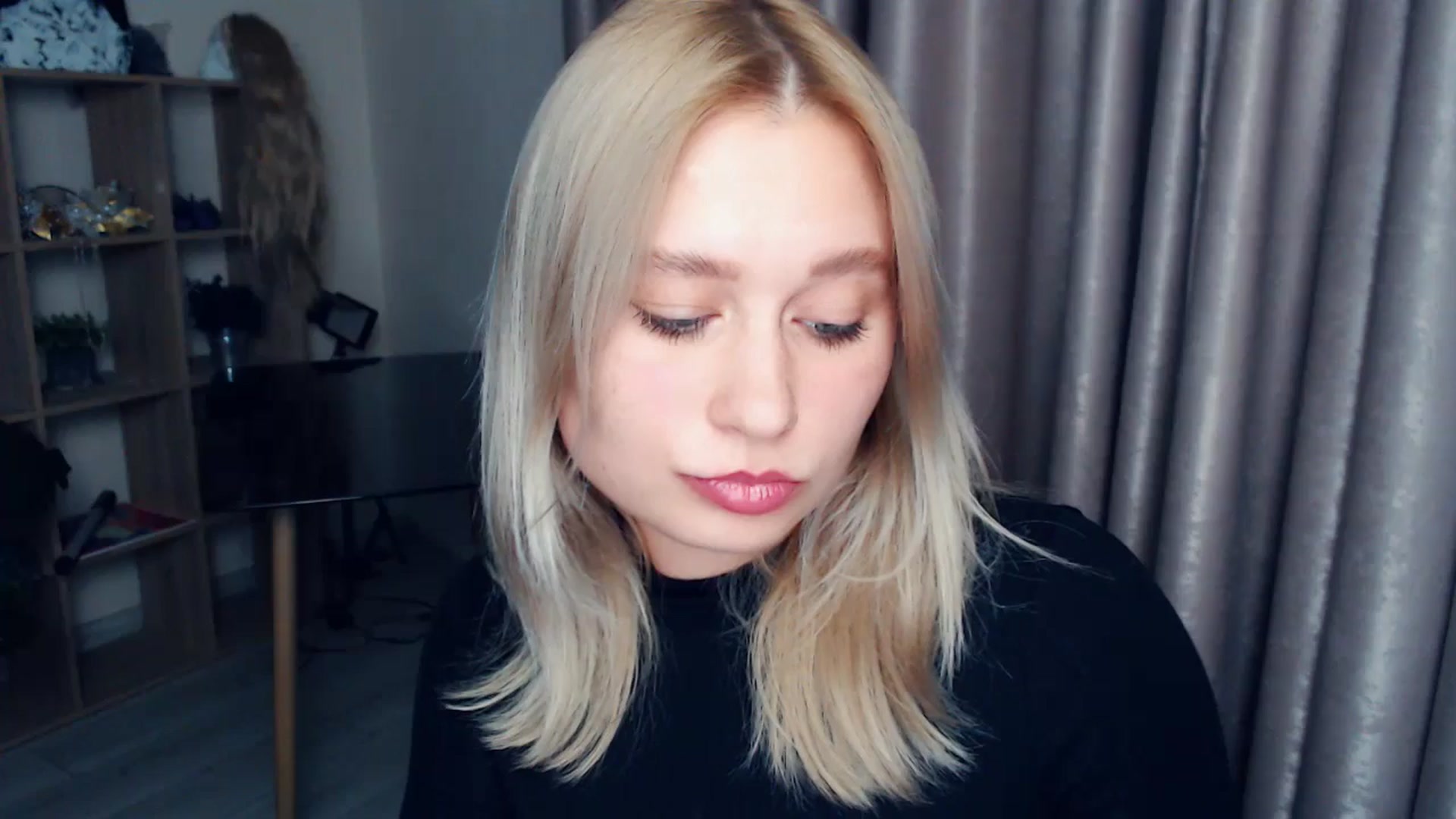 Gallery image thumbnail from Kukla_kolduna's myfreecams stream on, 11/19/2025, 18:11 image 16 of 20