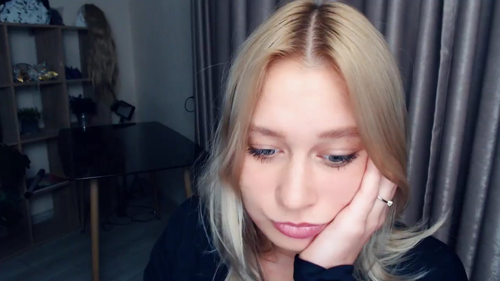 Gallery image thumbnail from Kukla_kolduna's myfreecams stream on, 11/20/2025, 18:19 image 17 of 20