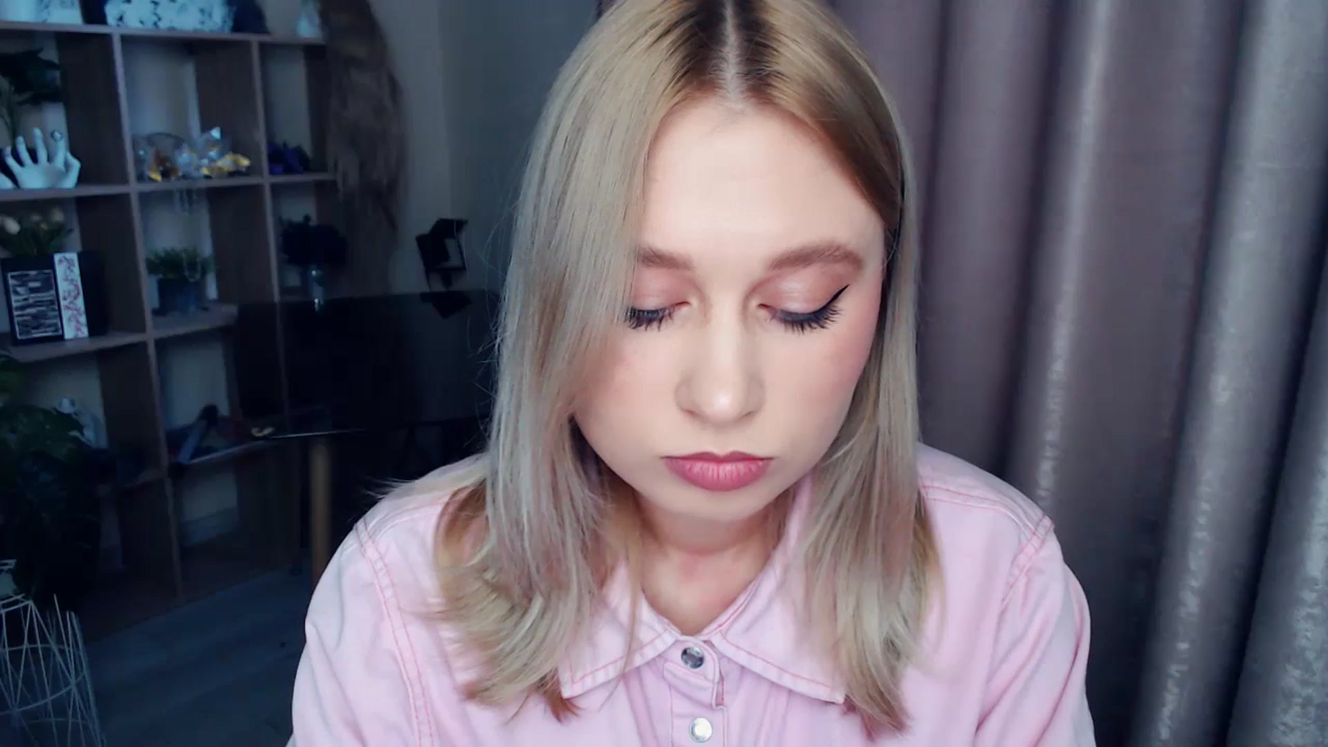 Gallery image thumbnail from Kukla_kolduna's myfreecams stream on, 11/22/2025, 08:41 image 19 of 20