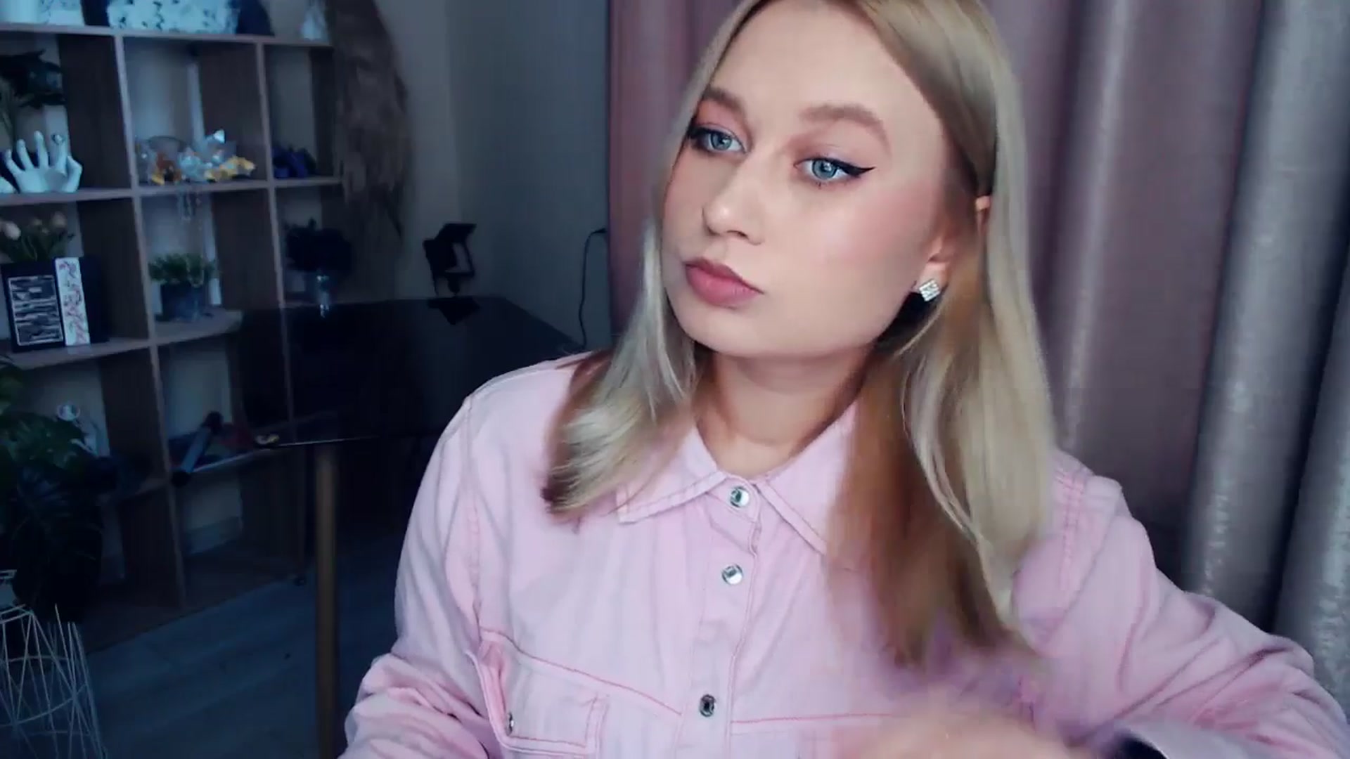 Gallery image thumbnail from Kukla_kolduna's myfreecams stream on, 11/22/2025, 08:41 image 12 of 20