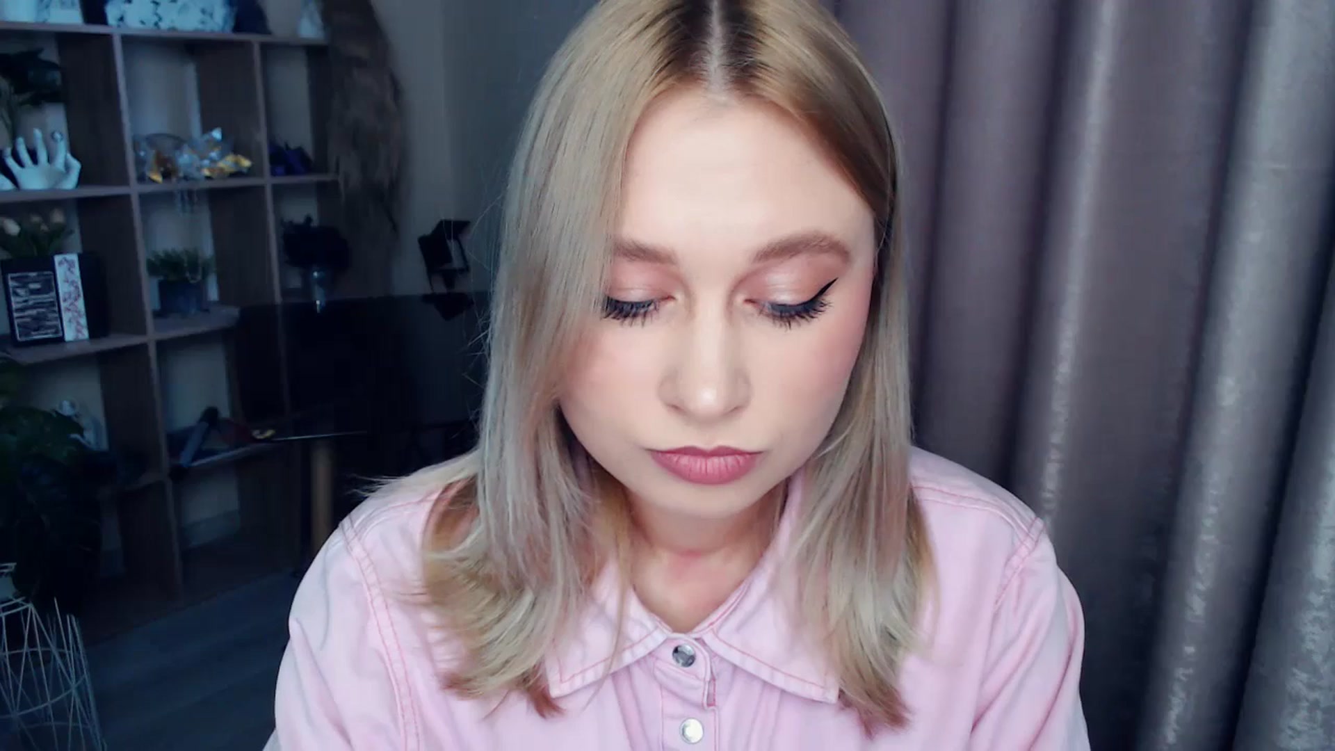 Gallery image thumbnail from Kukla_kolduna's myfreecams stream on, 11/22/2025, 08:41 image 18 of 20