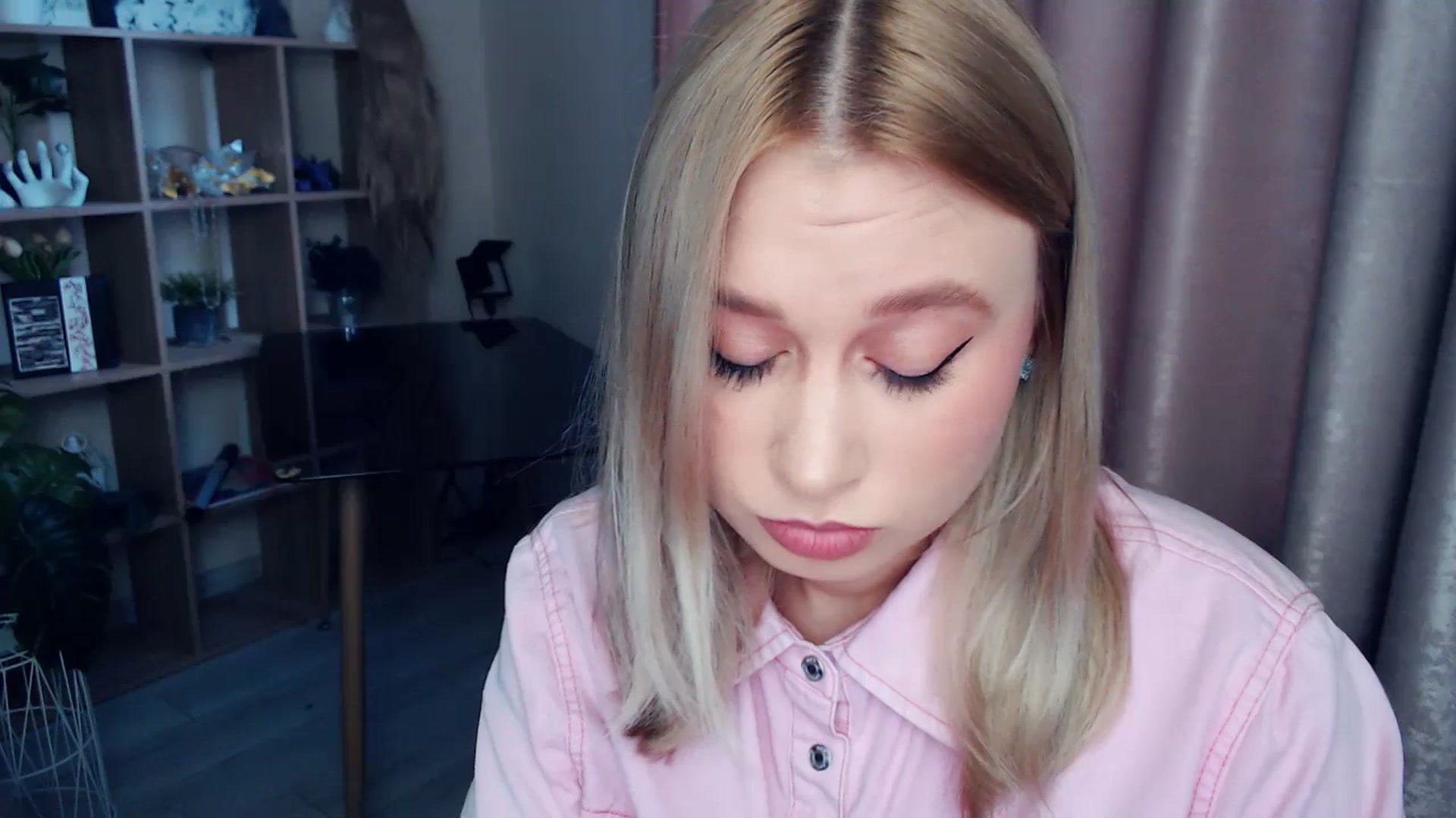 Gallery image thumbnail from Kukla_kolduna's myfreecams stream on, 11/22/2025, 08:41 image 11 of 20