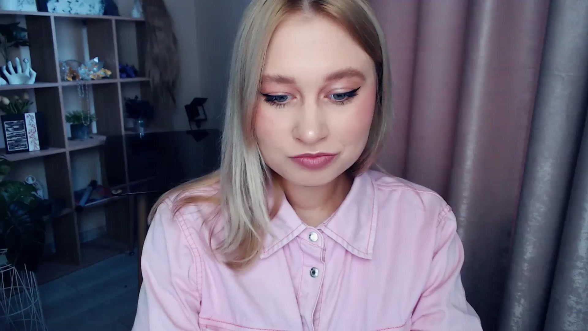Gallery image thumbnail from Kukla_kolduna's myfreecams stream on, 11/22/2025, 08:41 image 1 of 20