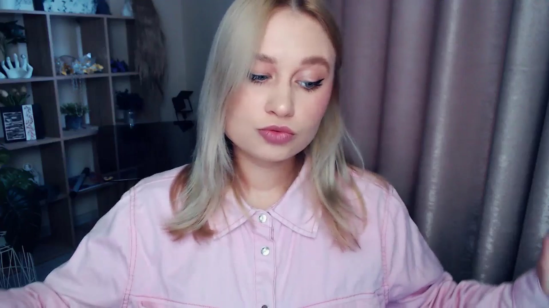 Gallery image thumbnail from Kukla_kolduna's myfreecams stream on, 11/22/2025, 08:41 image 6 of 20