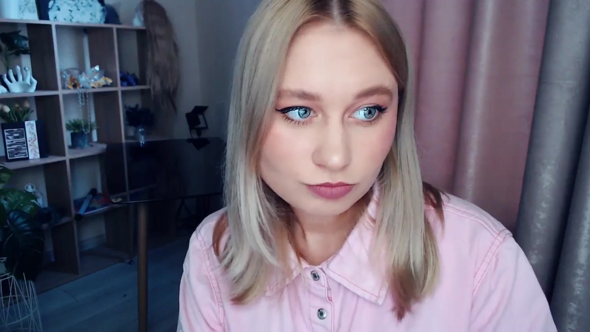 Gallery image thumbnail from Kukla_kolduna's myfreecams stream on, 11/22/2025, 10:04 image 7 of 20