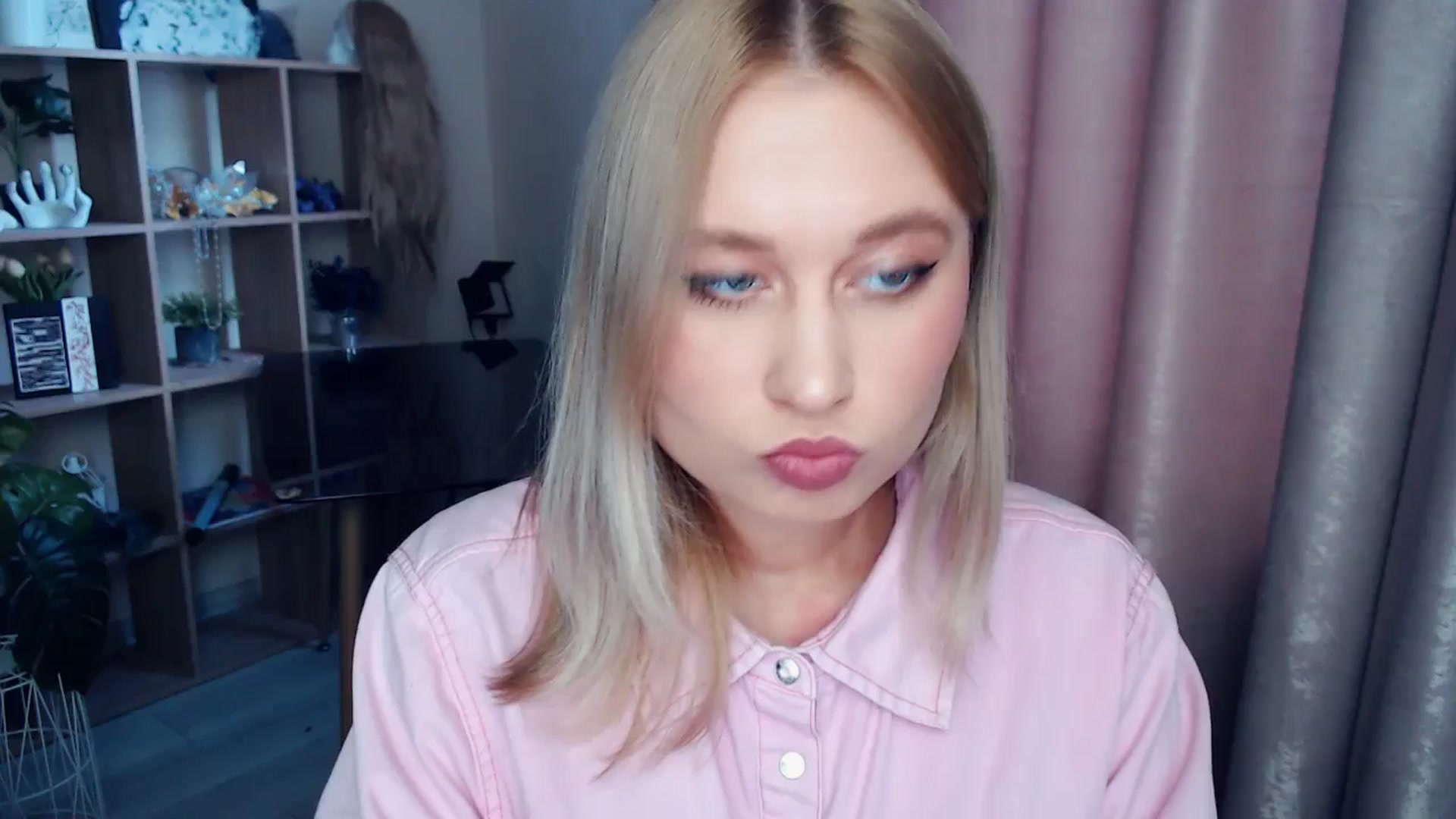 Gallery image thumbnail from Kukla_kolduna's myfreecams stream on, 11/22/2025, 10:04 image 17 of 20