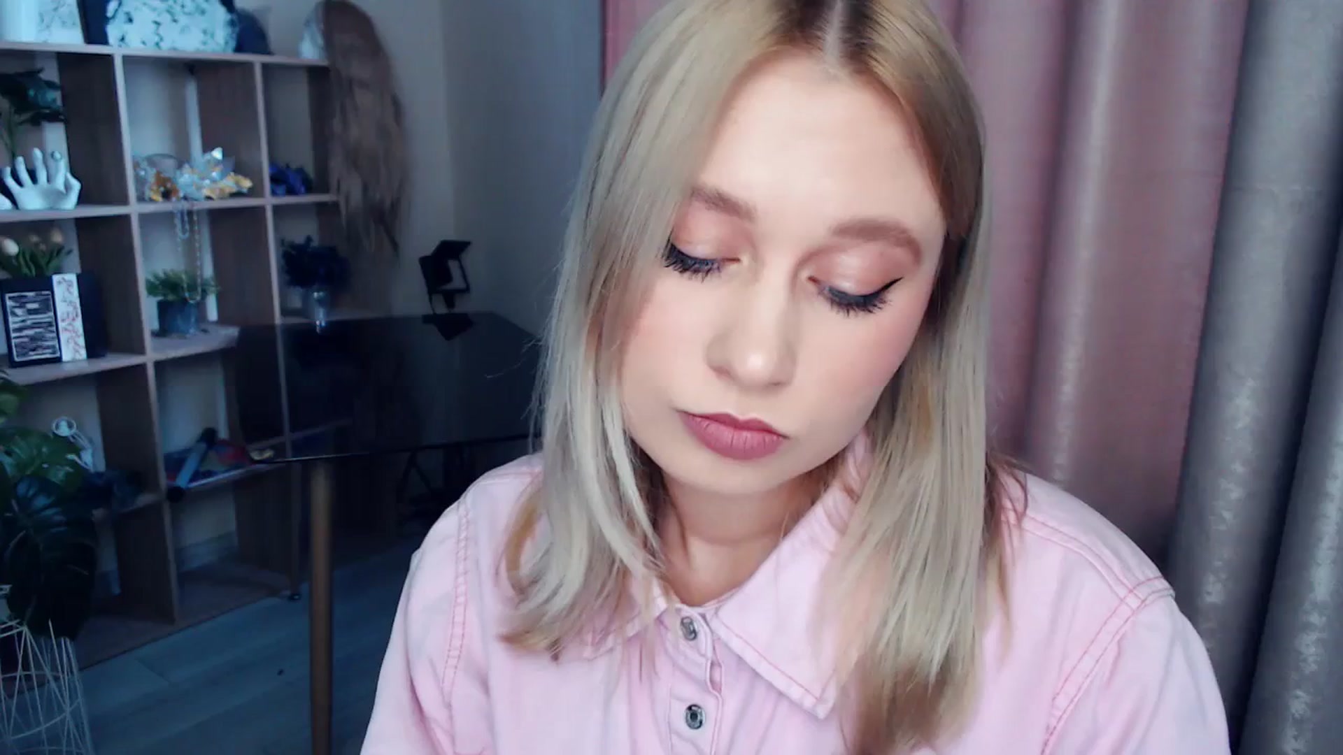 Gallery image thumbnail from Kukla_kolduna's myfreecams stream on, 11/22/2025, 10:04 image 5 of 20