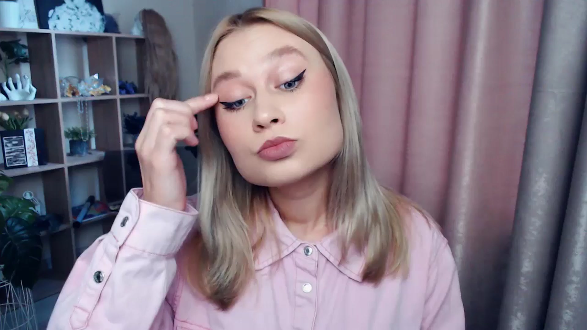 Gallery image thumbnail from Kukla_kolduna's myfreecams stream on, 11/22/2025, 10:04 image 1 of 20