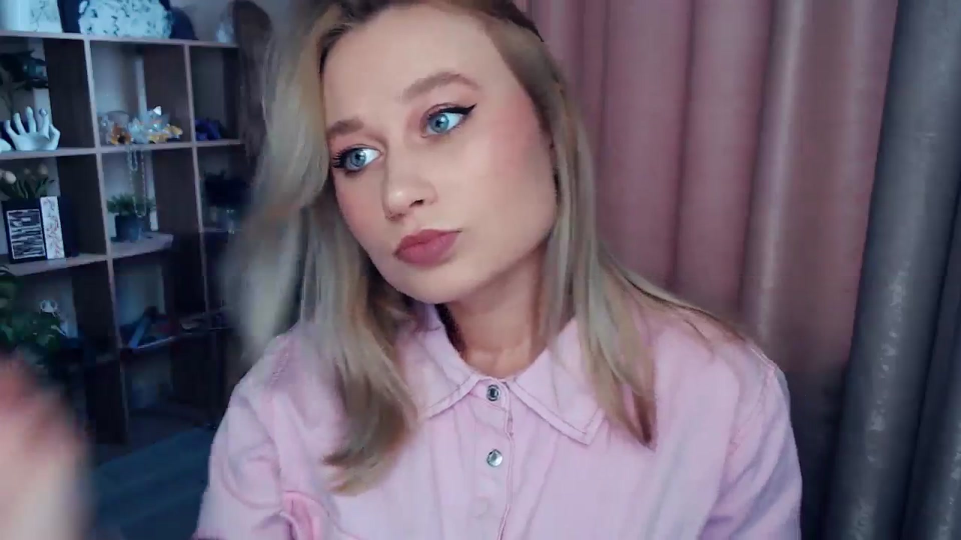 Gallery image thumbnail from Kukla_kolduna's myfreecams stream on, 11/22/2025, 10:04 image 12 of 20