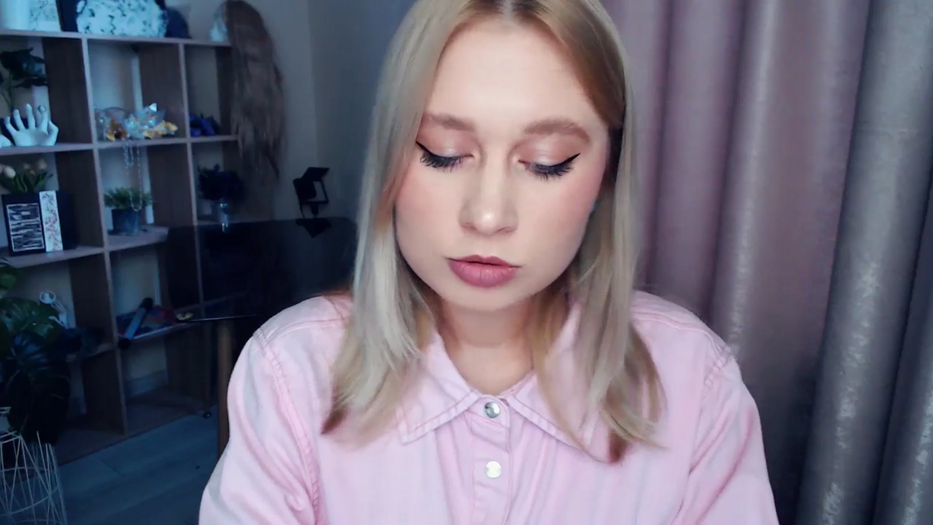 Gallery image thumbnail from Kukla_kolduna's myfreecams stream on, 11/22/2025, 10:04 image 15 of 20
