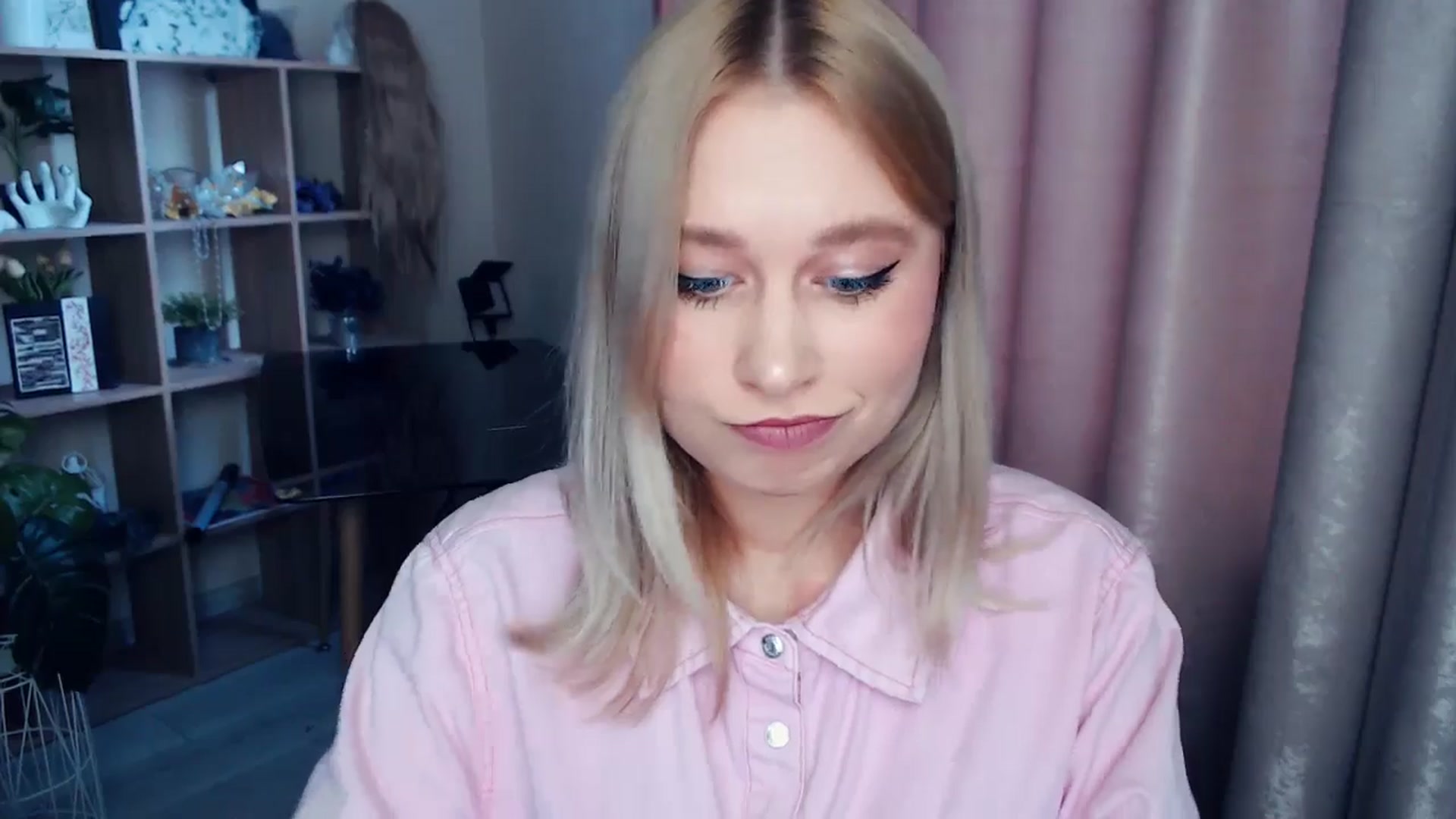 Gallery image thumbnail from Kukla_kolduna's myfreecams stream on, 11/22/2025, 10:04 image 19 of 20
