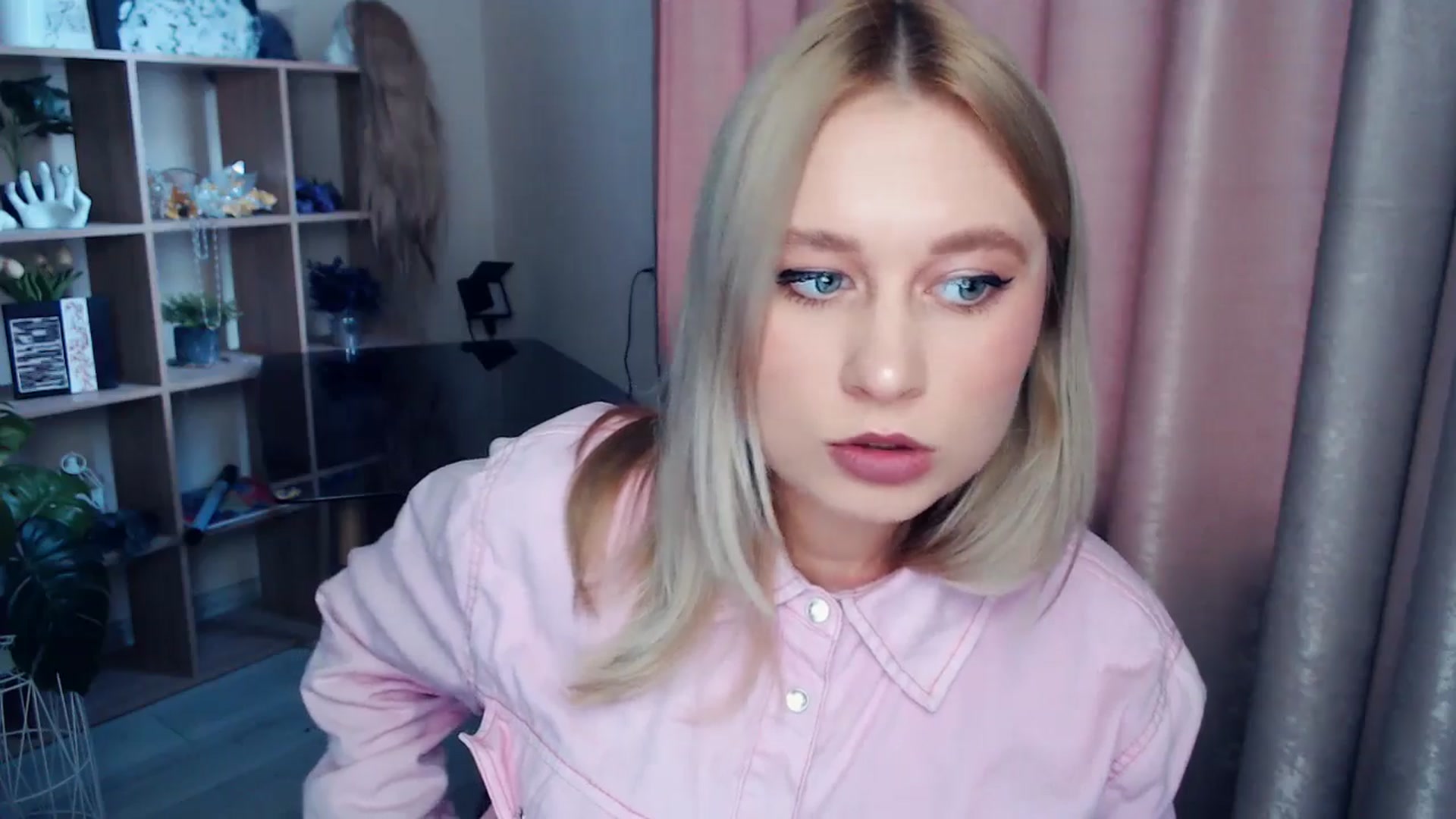 Gallery image thumbnail from Kukla_kolduna's myfreecams stream on, 11/22/2025, 10:04 image 9 of 20