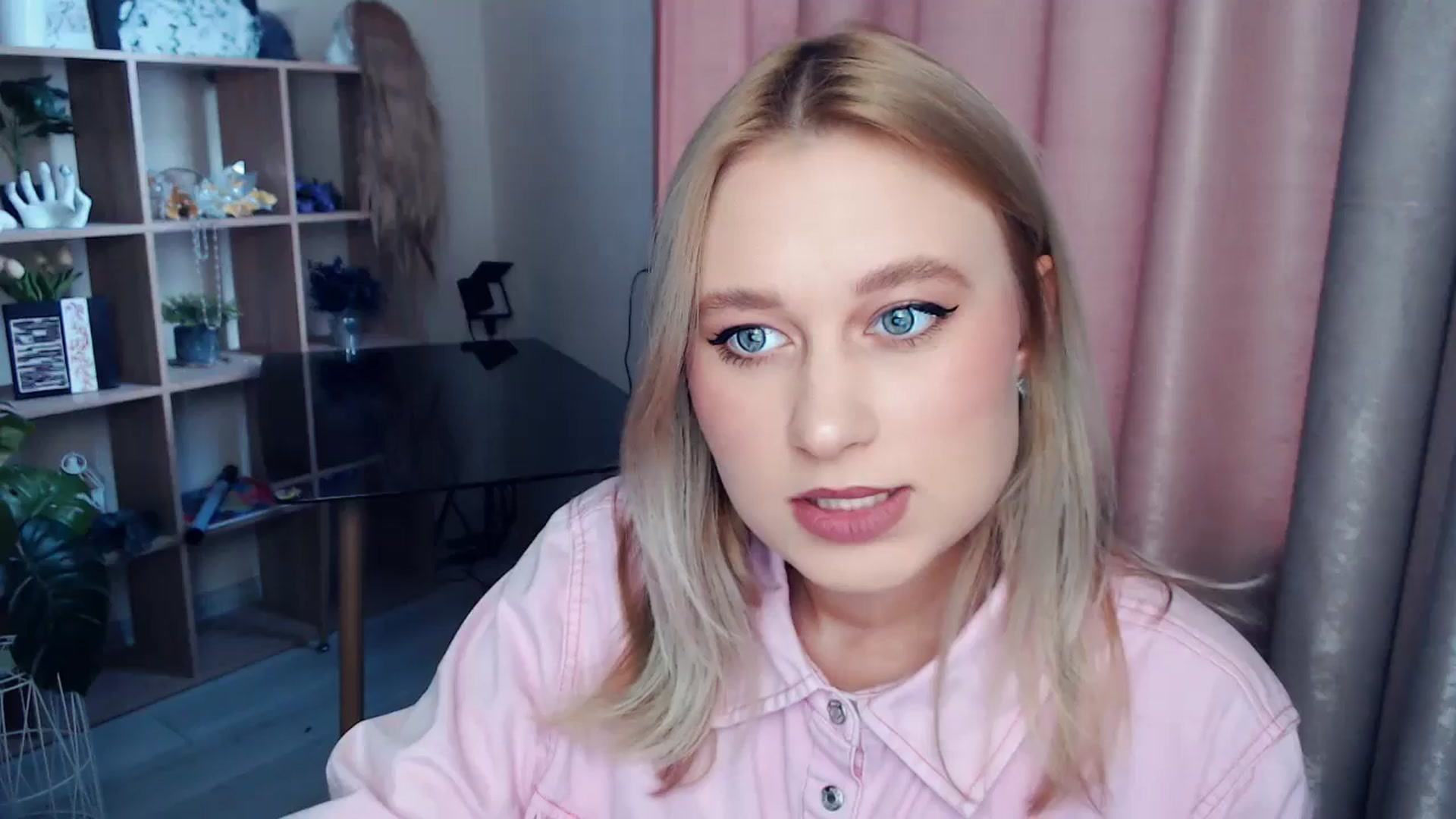 Gallery image thumbnail from Kukla_kolduna's myfreecams stream on, 11/22/2025, 10:04 image 13 of 20