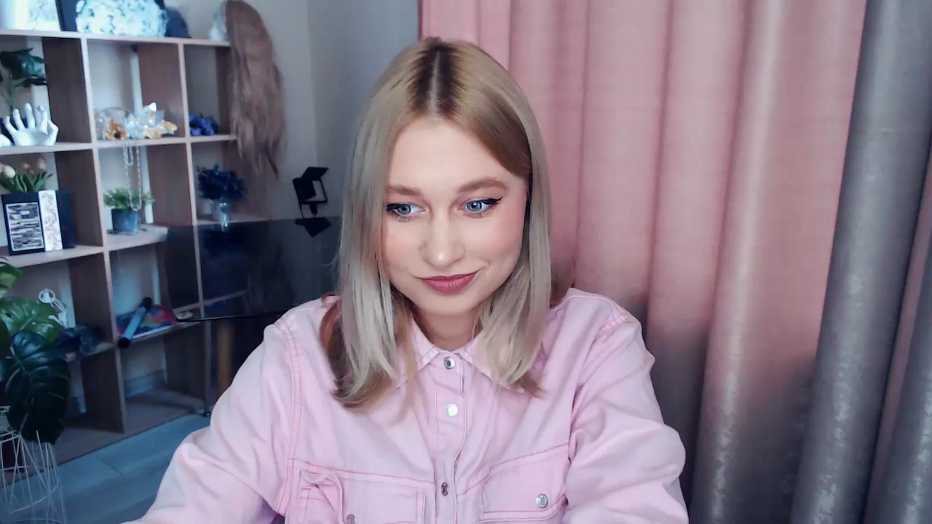 Gallery image thumbnail from Kukla_kolduna's myfreecams stream on, 11/22/2025, 10:04 image 11 of 20