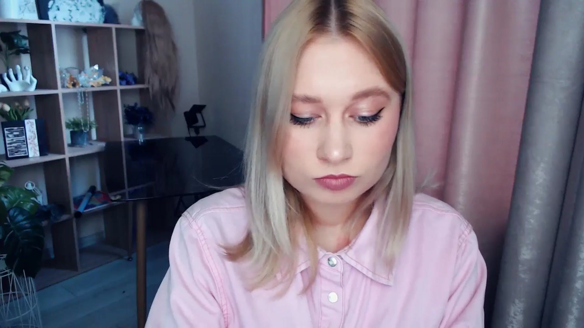 Gallery image thumbnail from Kukla_kolduna's myfreecams stream on, 11/22/2025, 10:04 image 18 of 20