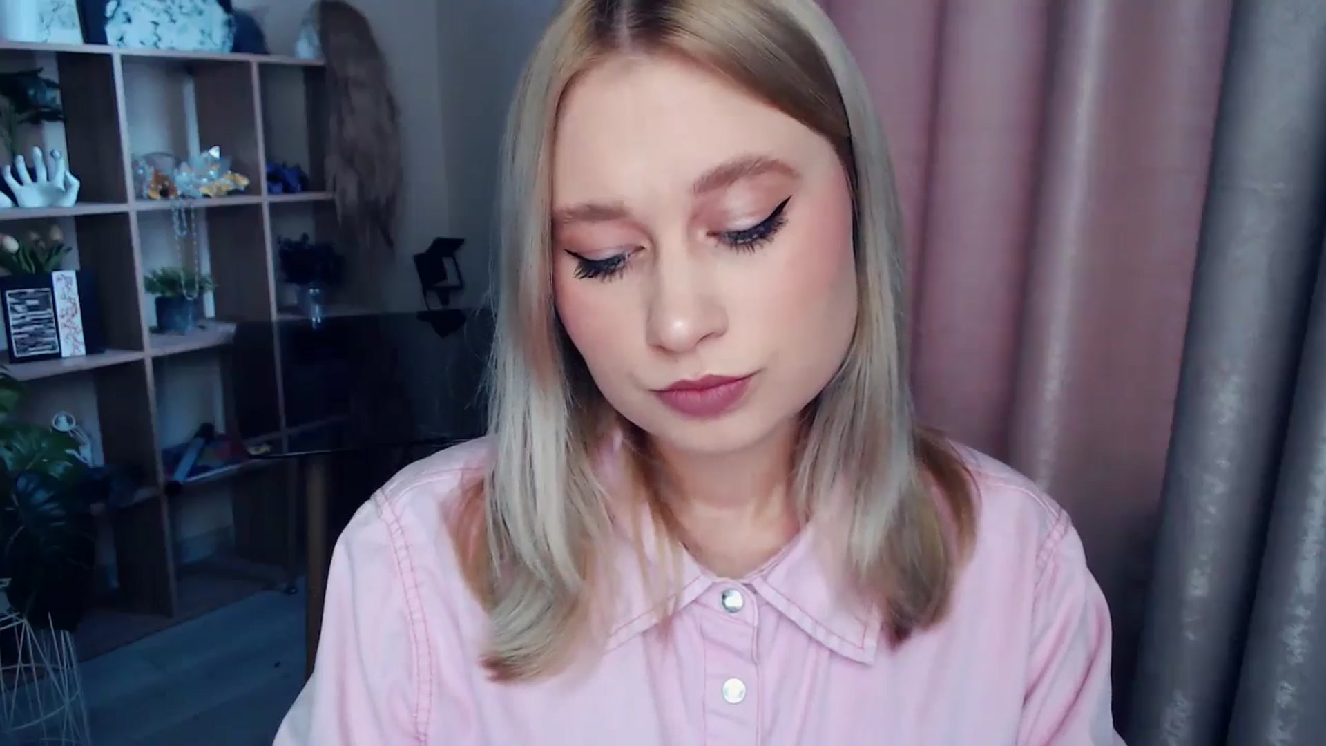 Gallery image thumbnail from Kukla_kolduna's myfreecams stream on, 11/22/2025, 10:04 image 3 of 20