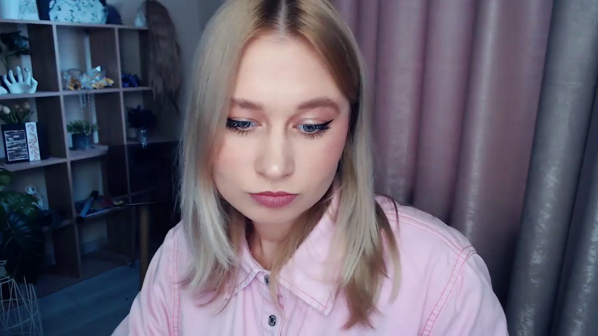 Gallery image thumbnail from Kukla_kolduna's myfreecams stream on, 11/22/2025, 10:04 image 16 of 20