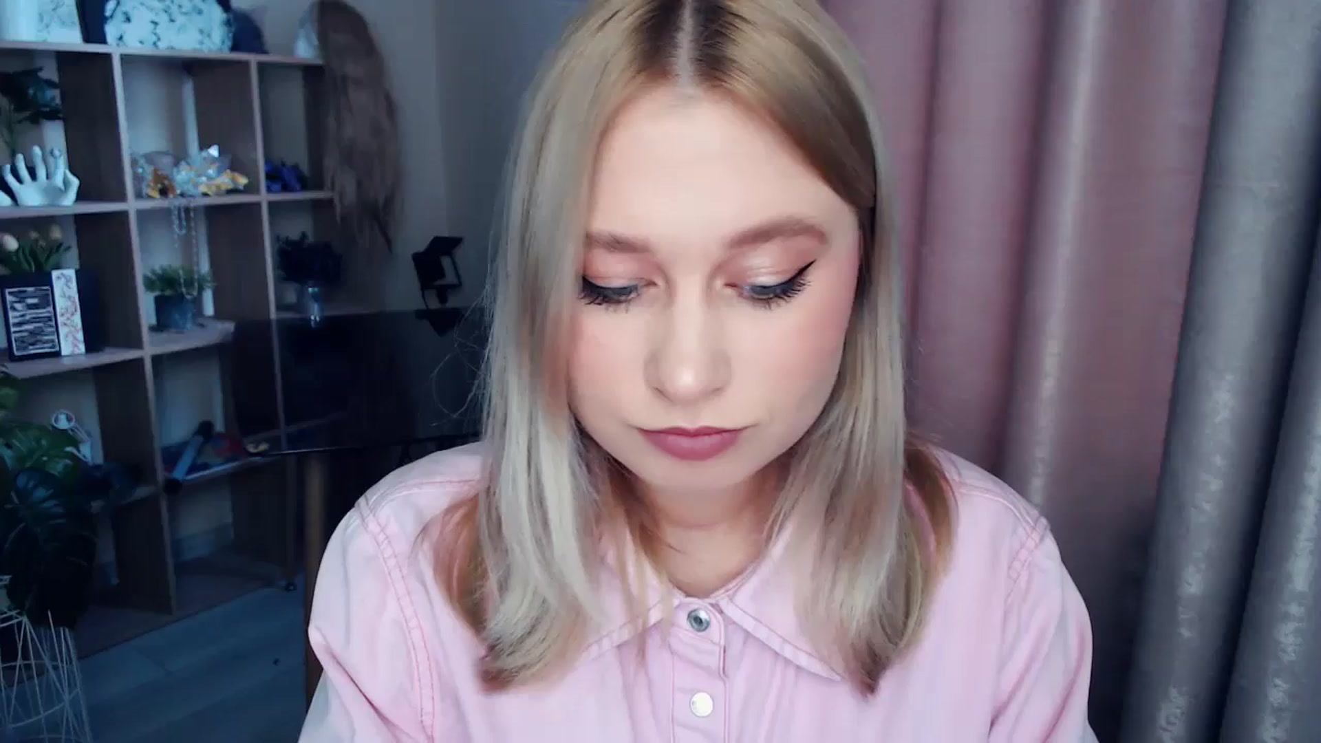 Gallery image thumbnail from Kukla_kolduna's myfreecams stream on, 11/22/2025, 10:04 image 4 of 20