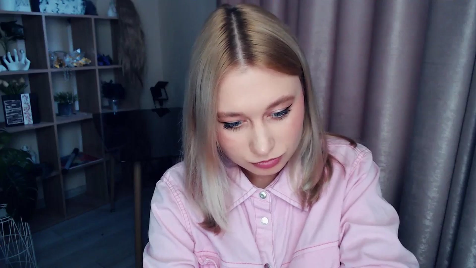 Gallery image thumbnail from Kukla_kolduna's myfreecams stream on, 11/22/2025, 11:28 image 9 of 20
