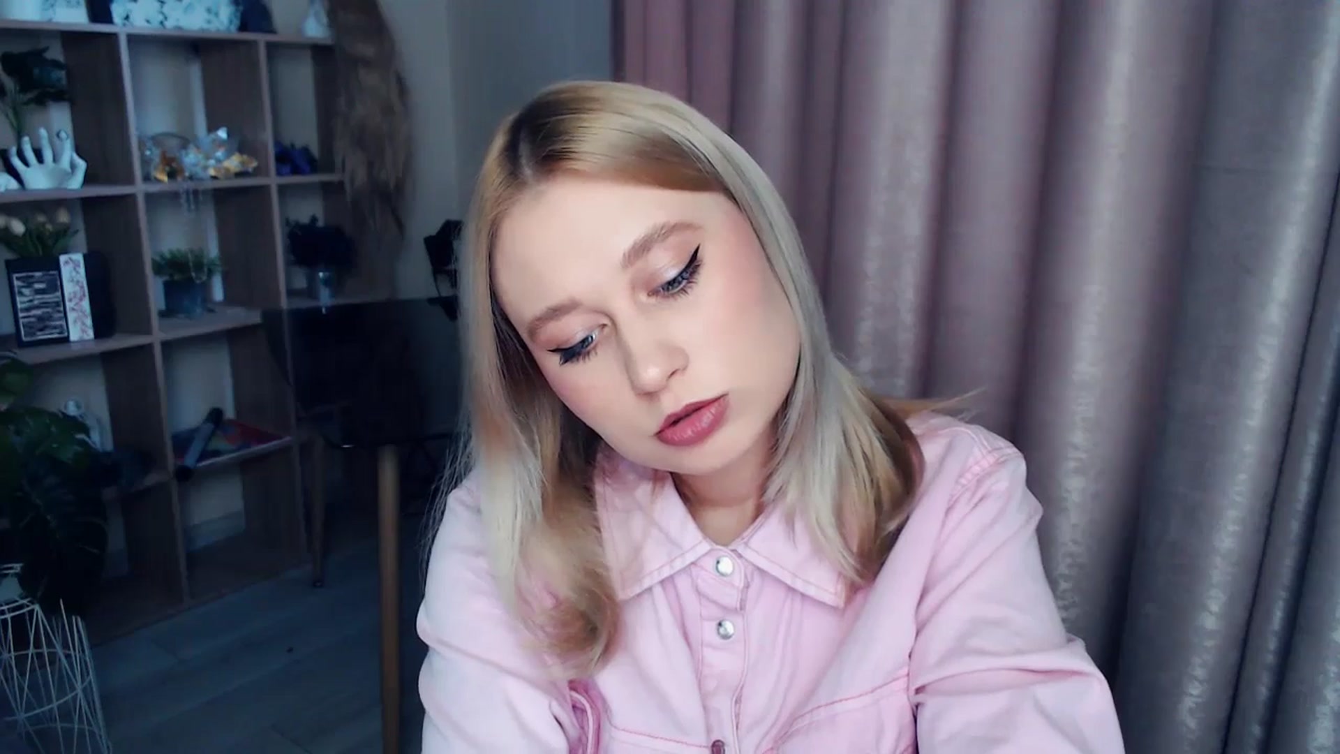 Gallery image thumbnail from Kukla_kolduna's myfreecams stream on, 11/22/2025, 11:28 image 3 of 20