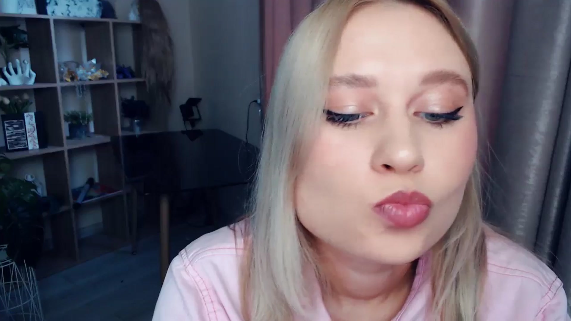 Gallery image thumbnail from Kukla_kolduna's myfreecams stream on, 11/22/2025, 11:28 image 17 of 20