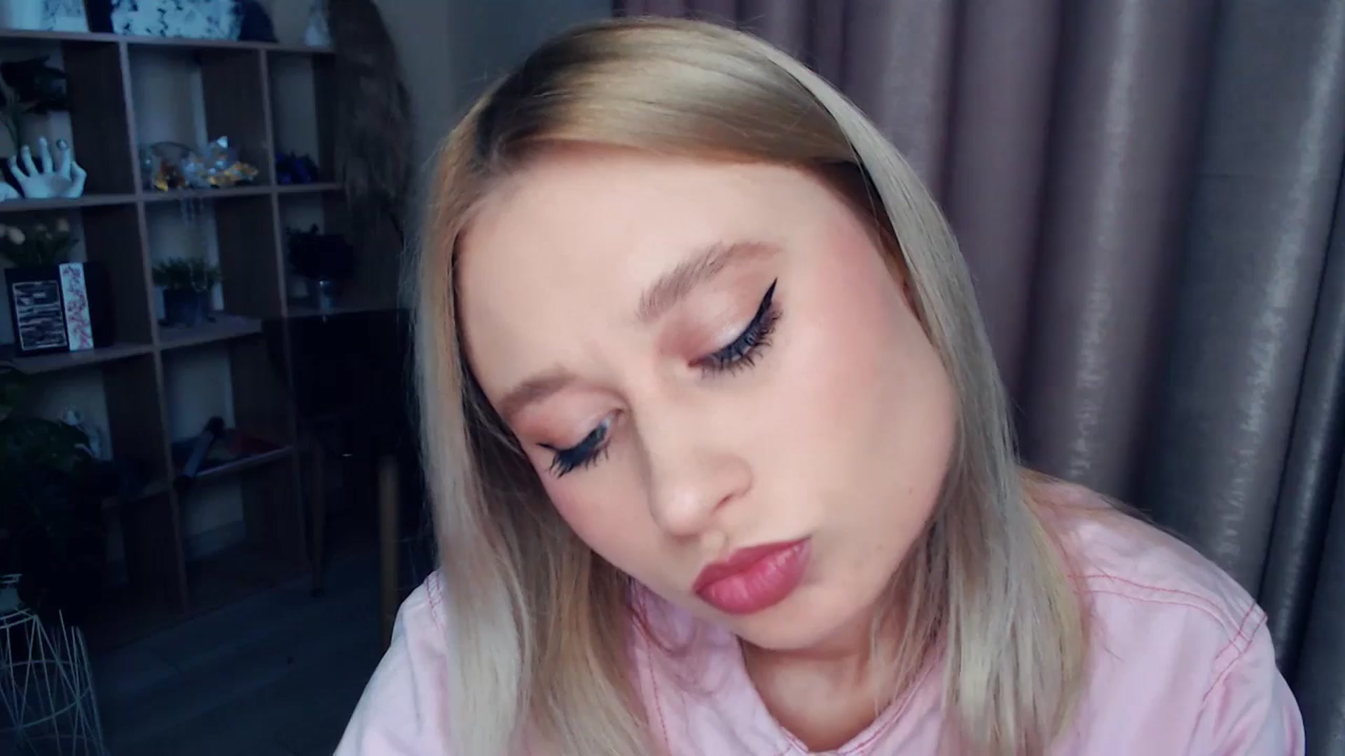 Gallery image thumbnail from Kukla_kolduna's myfreecams stream on, 11/22/2025, 11:28 image 13 of 20