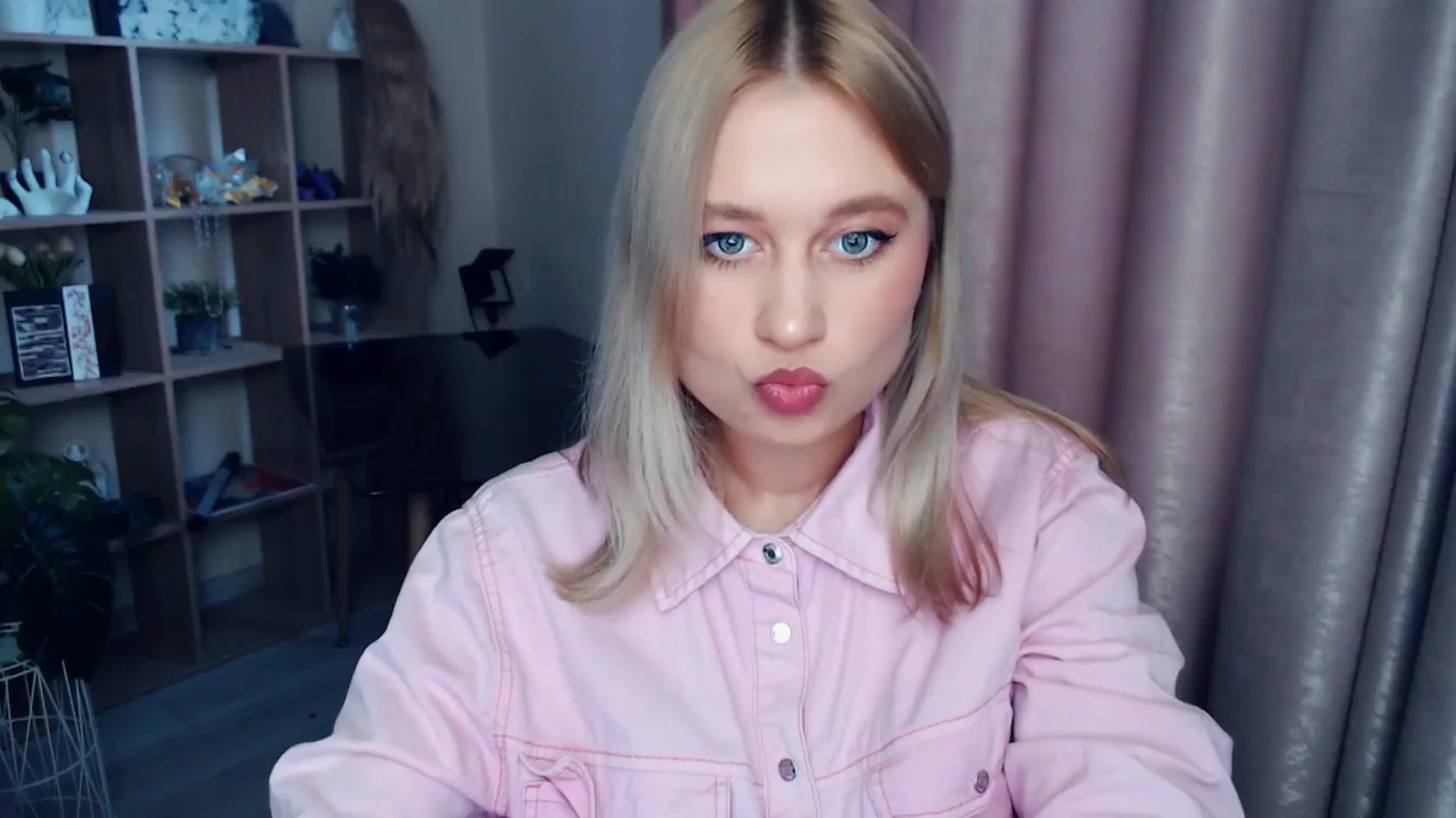 Gallery image thumbnail from Kukla_kolduna's myfreecams stream on, 11/22/2025, 11:28 image 19 of 20
