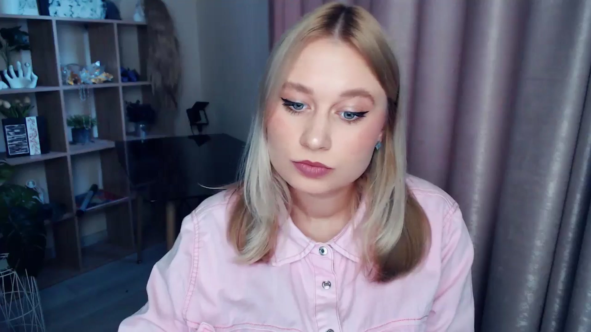 Gallery image thumbnail from Kukla_kolduna's myfreecams stream on, 11/22/2025, 14:27 image 2 of 20
