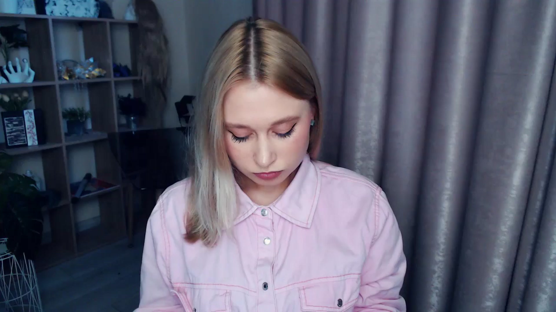 Gallery image thumbnail from Kukla_kolduna's myfreecams stream on, 11/22/2025, 14:27 image 6 of 20