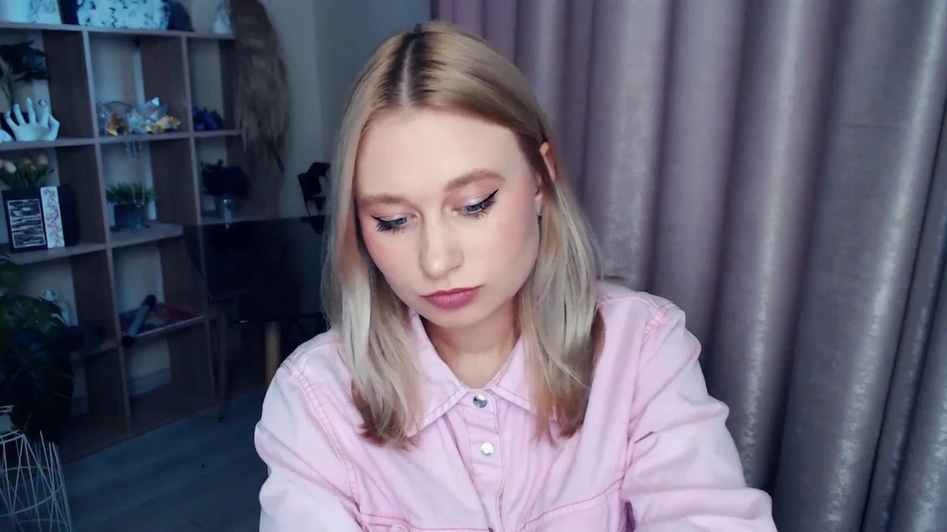 Gallery image thumbnail from Kukla_kolduna's myfreecams stream on, 11/22/2025, 14:27 image 4 of 20