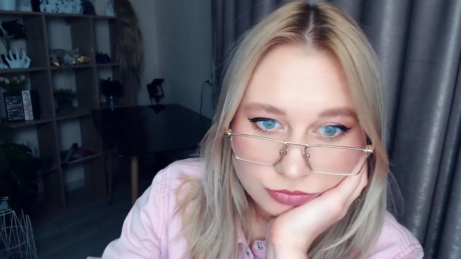 Gallery image thumbnail from Kukla_kolduna's myfreecams stream on, 11/22/2025, 14:27 image 17 of 20