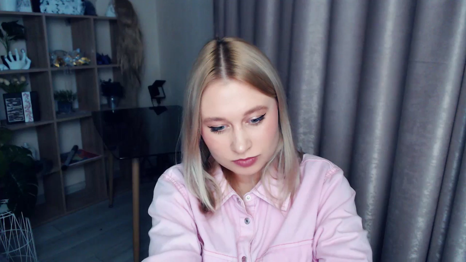 Gallery image thumbnail from Kukla_kolduna's myfreecams stream on, 11/22/2025, 14:27 image 13 of 20