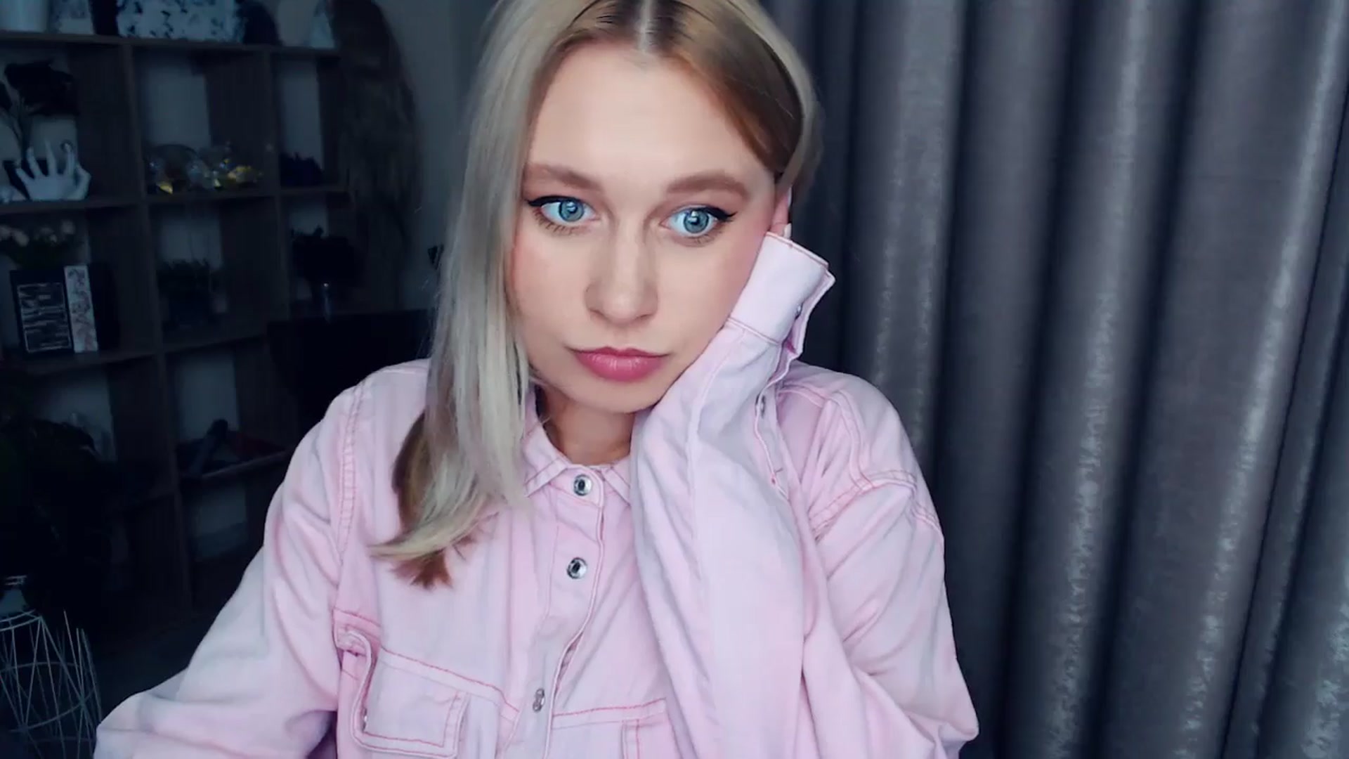 Gallery image thumbnail from Kukla_kolduna's myfreecams stream on, 11/22/2025, 15:50 image 15 of 20