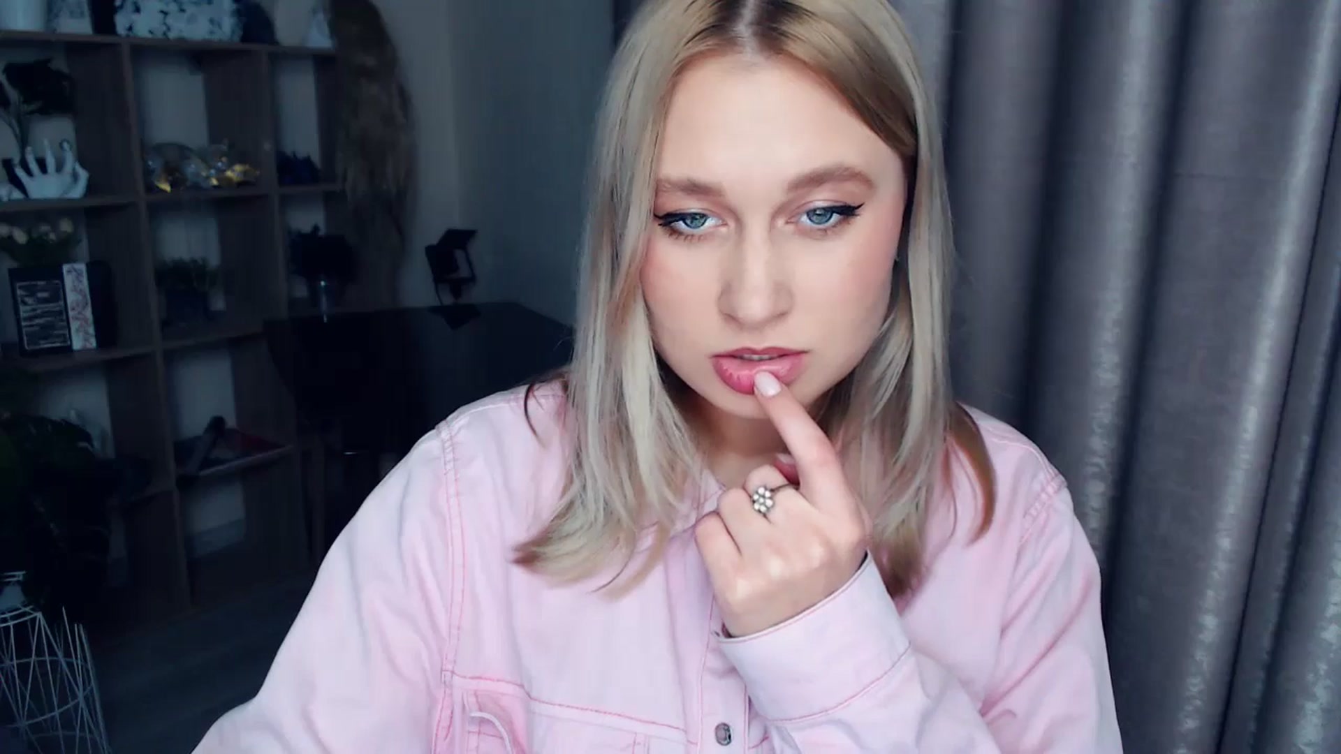 Gallery image thumbnail from Kukla_kolduna's myfreecams stream on, 11/22/2025, 15:50 image 6 of 20