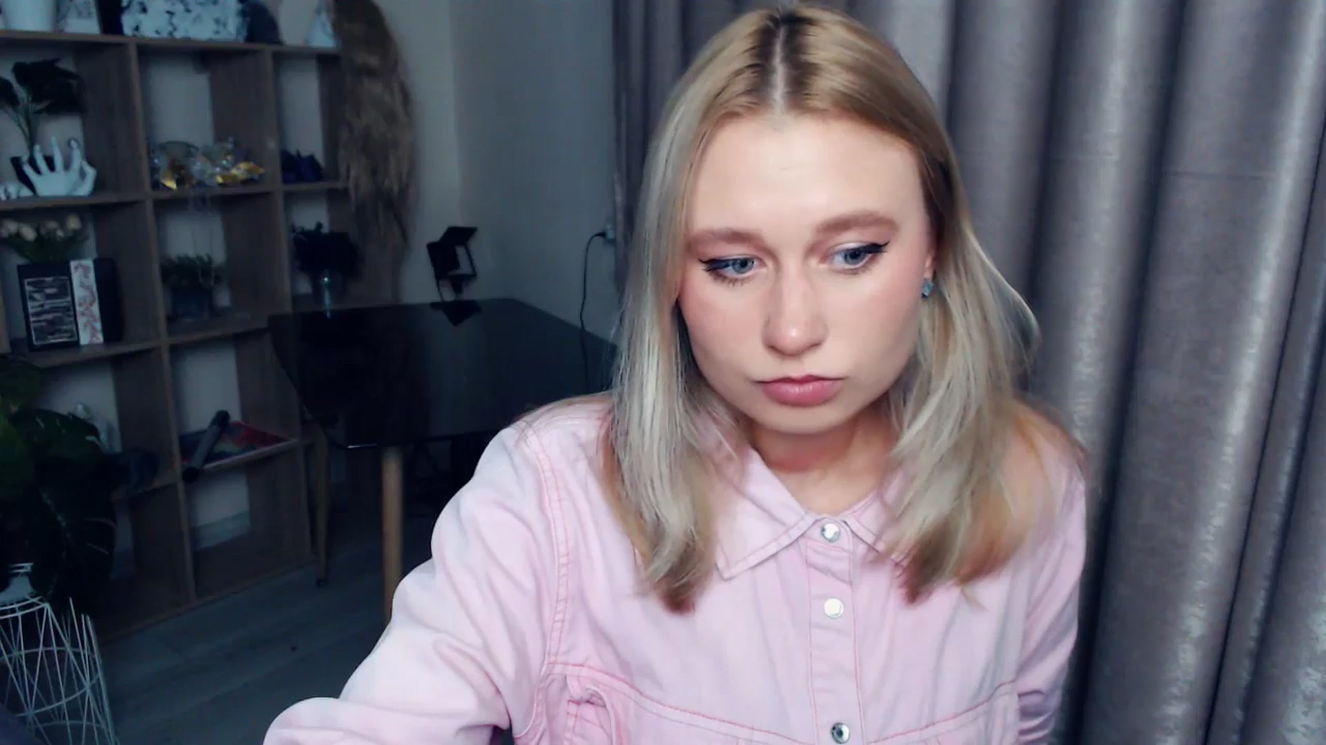 Gallery image thumbnail from Kukla_kolduna's myfreecams stream on, 11/22/2025, 17:15 image 2 of 20